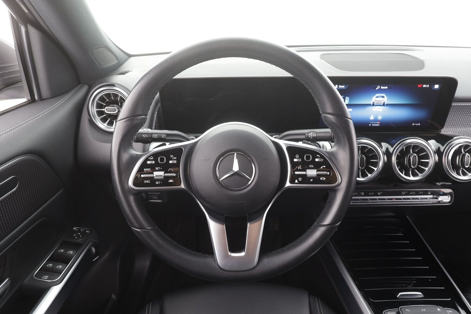 MERCEDES-BENZ EQB 2023 300 4MATIC Business - | ACC | ILP | Widescreen | Ambient | Puolinahat | P.kamera | Navi | Sähk. takaluukku | 2x renkaat aluin | ALV | 