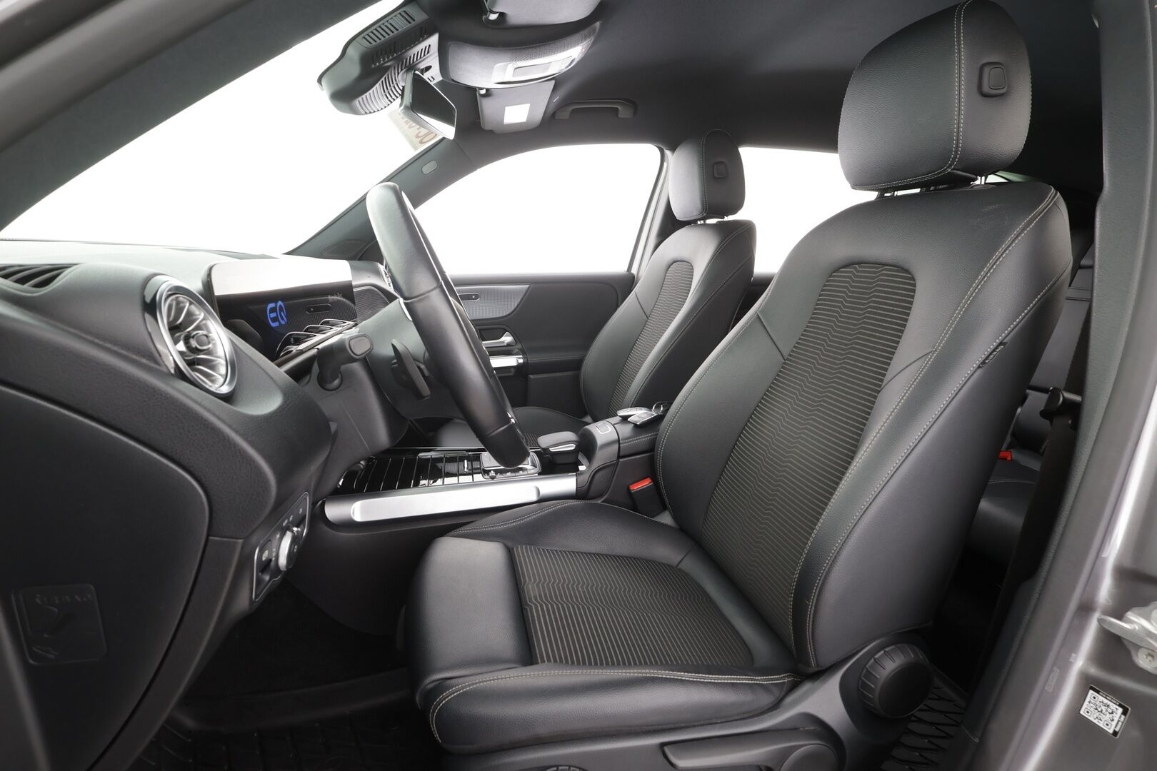 MERCEDES-BENZ EQB 2023 300 4MATIC Business - | ACC | ILP | Widescreen | Ambient | Puolinahat | P.kamera | Navi | Sähk. takaluukku | 2x renkaat aluin | ALV | 