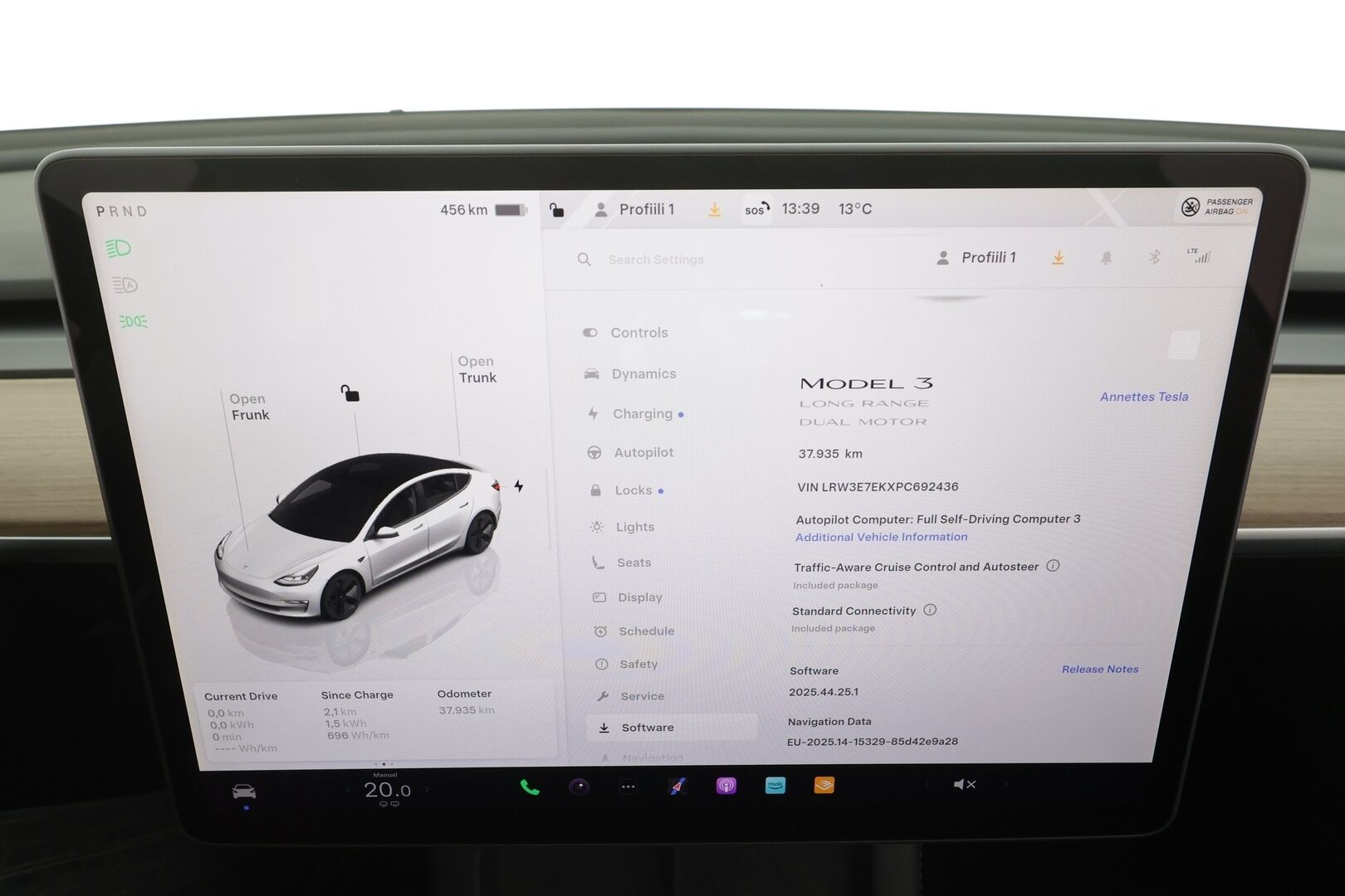 TESLA MODEL 3 2023 Long Range - | Koukku | ILP | Lasikatto | ACC | Matrix-LED | Muistipenkki | P.Kamera | Premium Audio | Kaistavahti | Navi | Keyless | 2x Latauskaapelit | Kahdet renkaat 