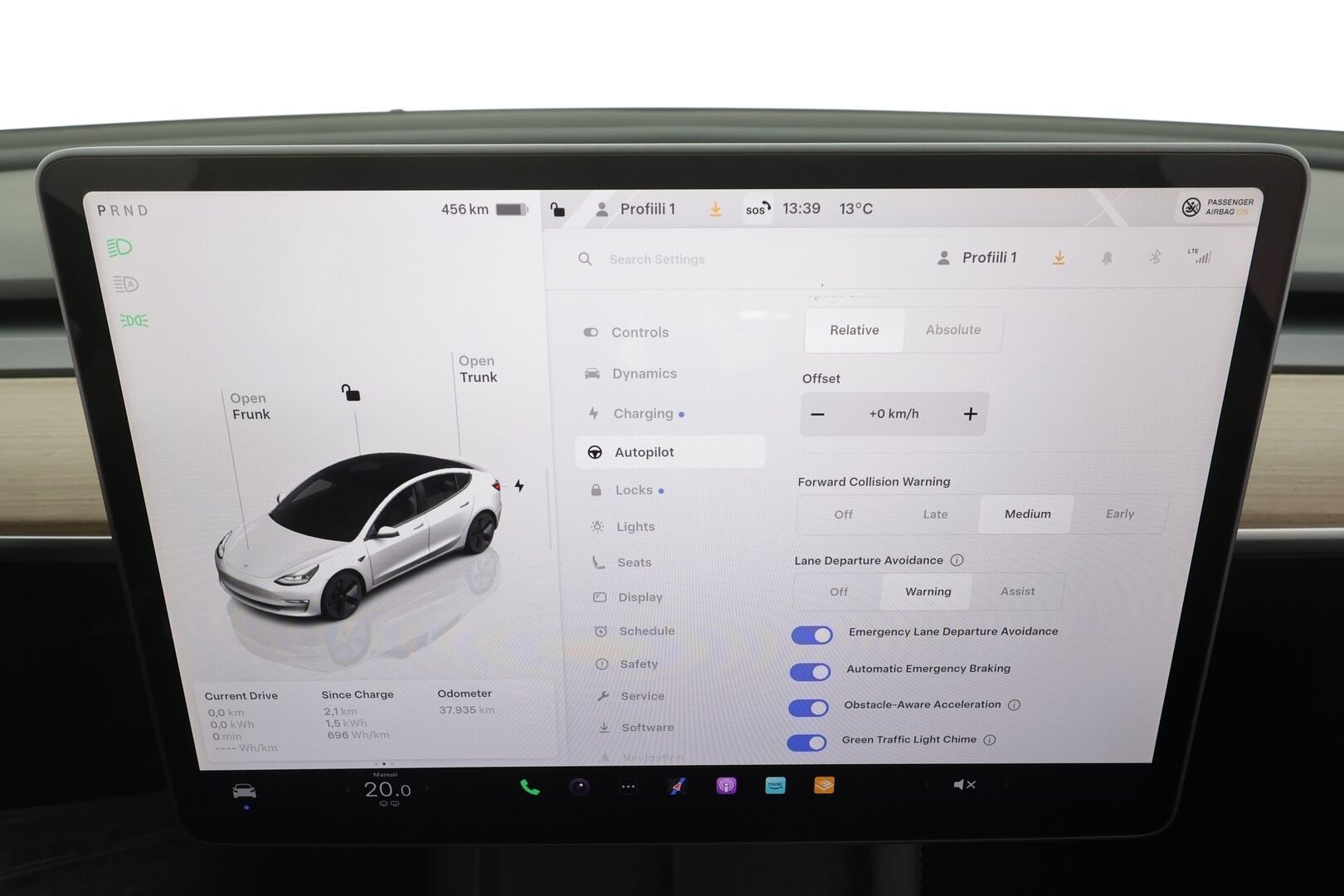 TESLA MODEL 3 2023 Long Range - | Koukku | ILP | Lasikatto | ACC | Matrix-LED | Muistipenkki | P.Kamera | Premium Audio | Kaistavahti | Navi | Keyless | 2x Latauskaapelit | Kahdet renkaat 