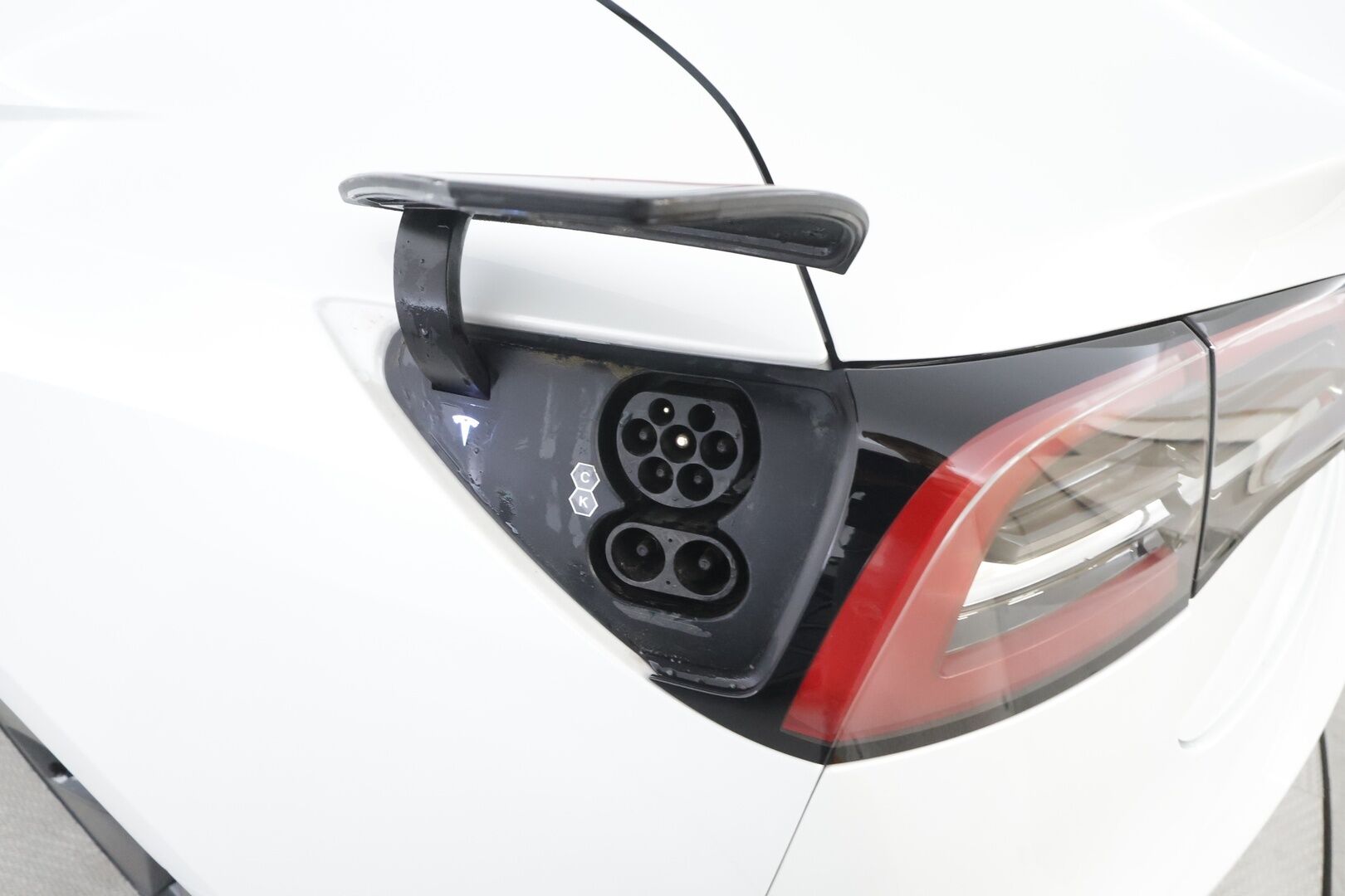 TESLA MODEL 3 2023 Long Range - | Koukku | ILP | Lasikatto | ACC | Matrix-LED | Muistipenkki | P.Kamera | Premium Audio | Kaistavahti | Navi | Keyless | 2x Latauskaapelit | Kahdet renkaat 