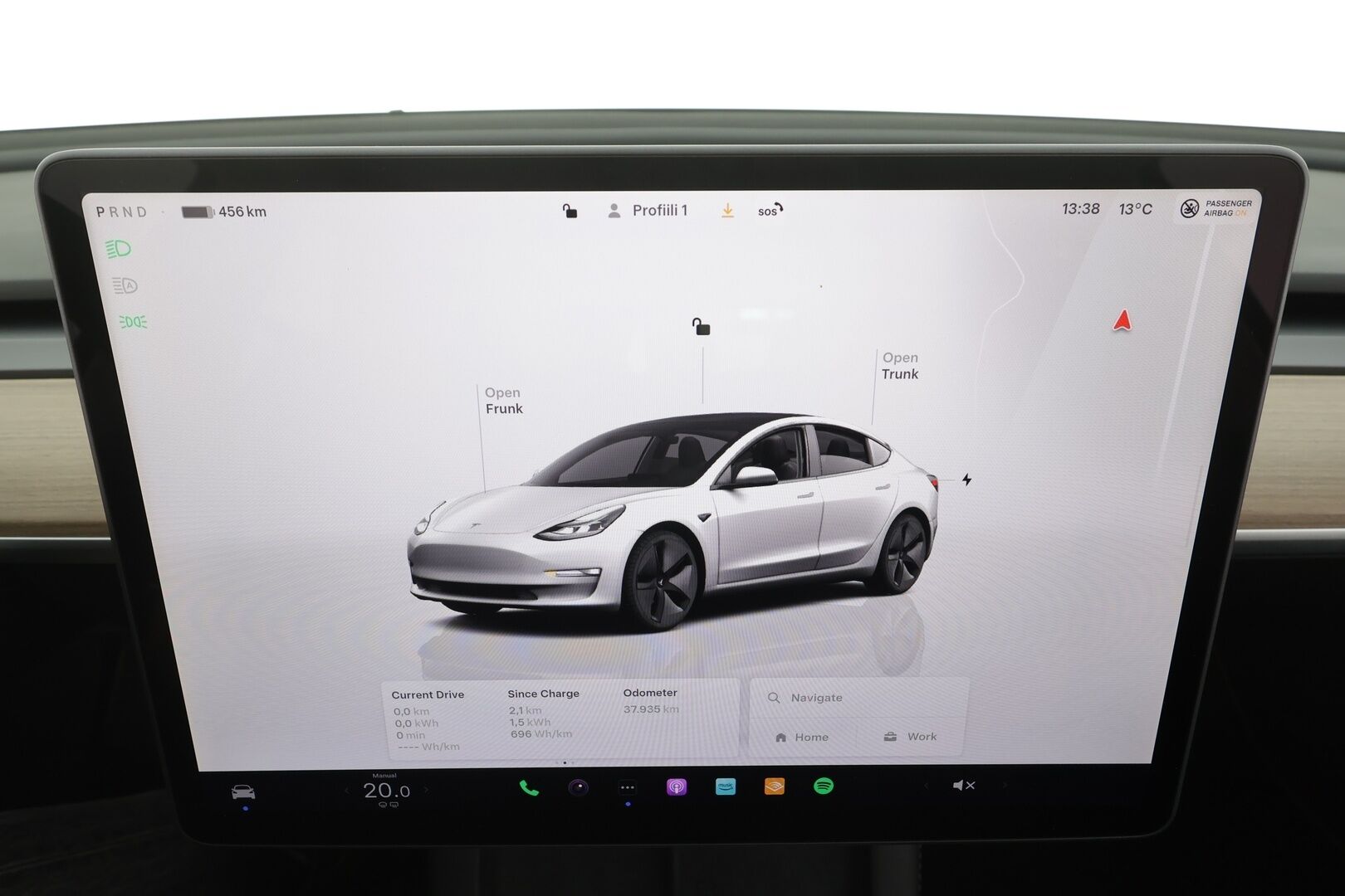 TESLA MODEL 3 2023 Long Range - | Koukku | ILP | Lasikatto | ACC | Matrix-LED | Muistipenkki | P.Kamera | Premium Audio | Kaistavahti | Navi | Keyless | 2x Latauskaapelit | Kahdet renkaat 
