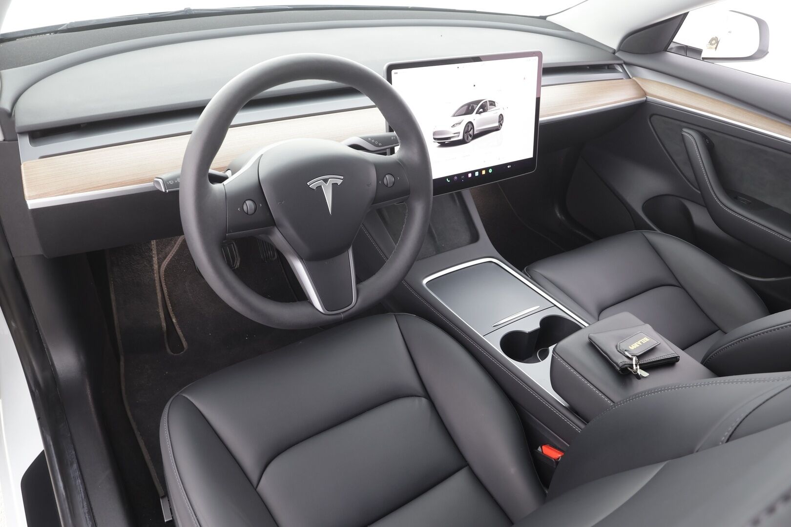 TESLA MODEL 3 2023 Long Range - | Koukku | ILP | Lasikatto | ACC | Matrix-LED | Muistipenkki | P.Kamera | Premium Audio | Kaistavahti | Navi | Keyless | 2x Latauskaapelit | Kahdet renkaat 