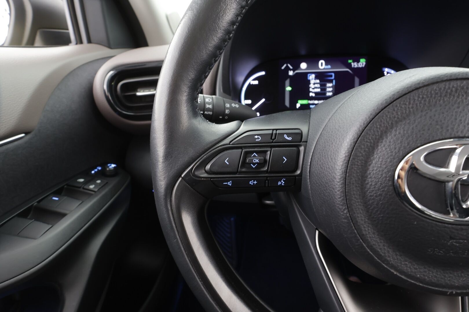 TOYOTA YARIS CROSS 2023 1,5 Hybrid AWD-i Premium - | Koukku | ACC | LED | 360 | Navi | Kaistavahti | Katveavustin | Keyless | Apple&Android |