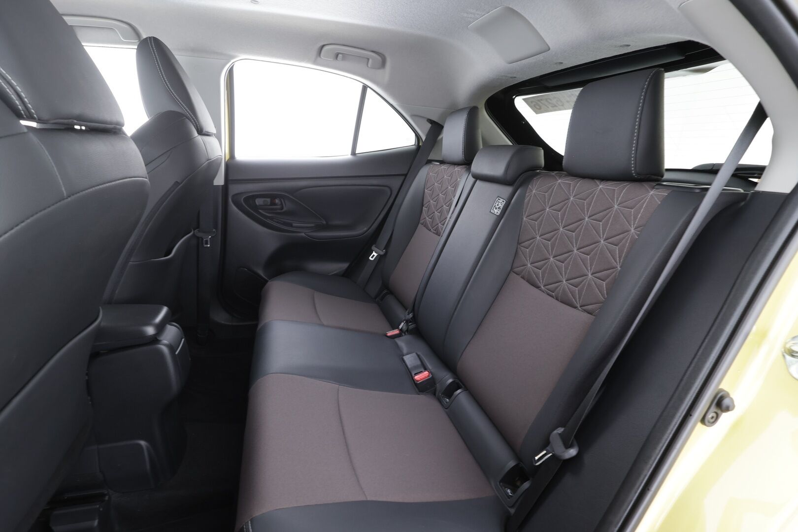 TOYOTA YARIS CROSS 2023 1,5 Hybrid AWD-i Premium - | Koukku | ACC | LED | 360 | Navi | Kaistavahti | Katveavustin | Keyless | Apple&Android |