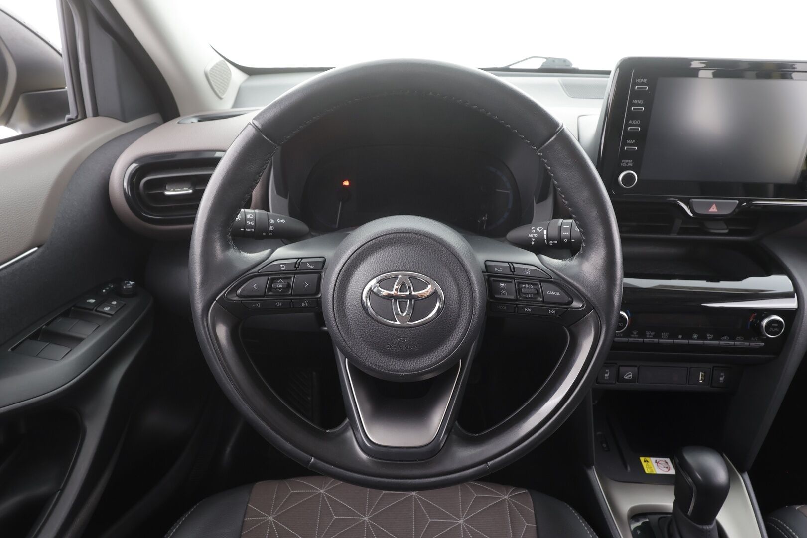 TOYOTA YARIS CROSS 2023 1,5 Hybrid AWD-i Premium - | Koukku | ACC | LED | 360 | Navi | Kaistavahti | Katveavustin | Keyless | Apple&Android |