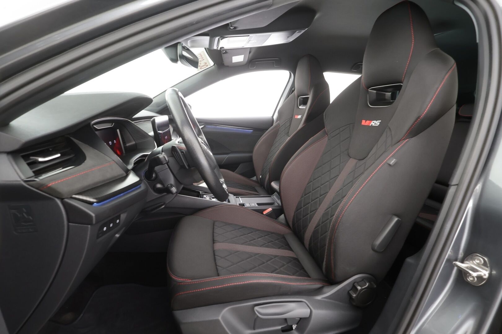 SKODA OCTAVIA 2023 RS Combi 2,0 TSI DSG - ACC | Crystal Matrix LED | Digimittari | Peruutuskamera | Navi | Ratinlämmitys | Sporttipenkit | SmartLink | Huippuvarusteet!