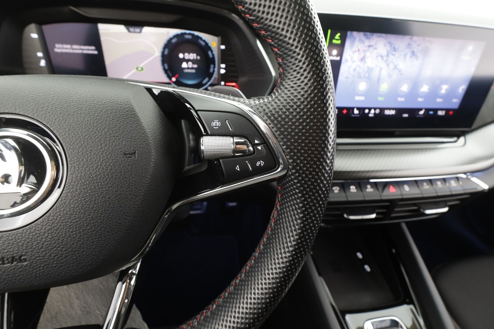 SKODA OCTAVIA 2023 RS Combi 2,0 TSI DSG - ACC | Crystal Matrix LED | Digimittari | Peruutuskamera | Navi | Ratinlämmitys | Sporttipenkit | SmartLink | Huippuvarusteet!