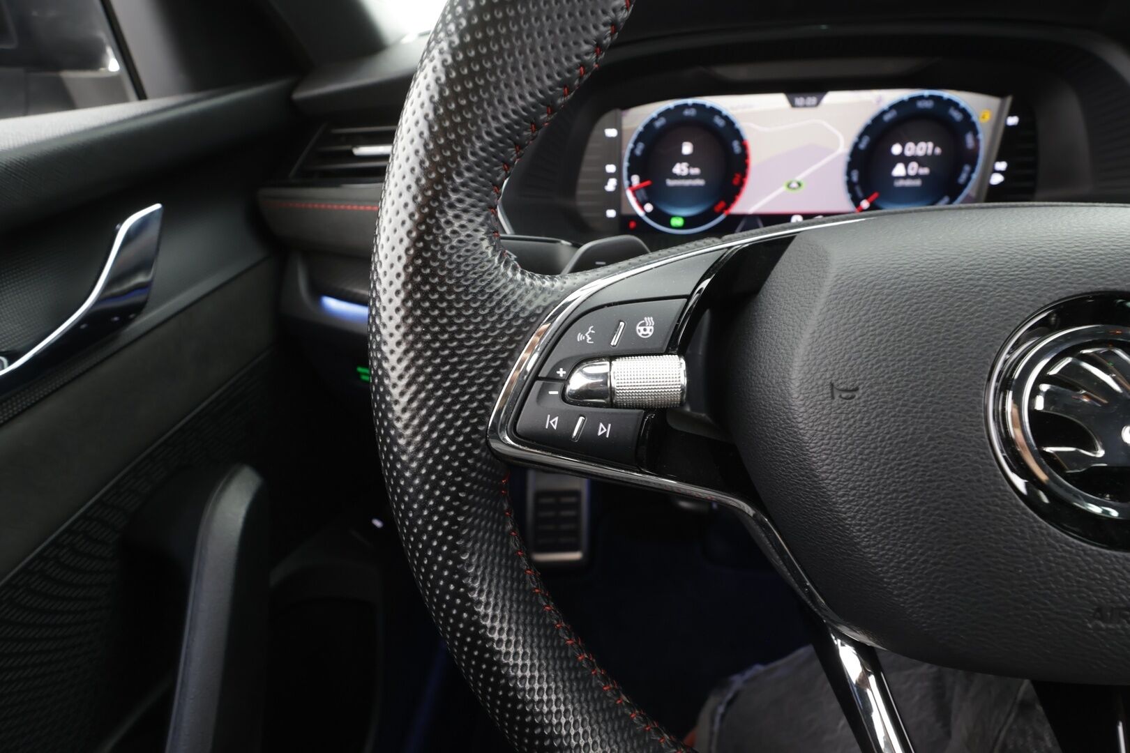 SKODA OCTAVIA 2023 RS Combi 2,0 TSI DSG - ACC | Crystal Matrix LED | Digimittari | Peruutuskamera | Navi | Ratinlämmitys | Sporttipenkit | SmartLink | Huippuvarusteet!