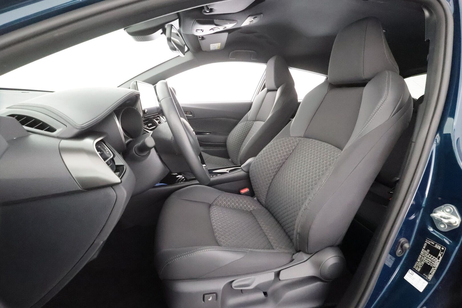 Toyota C-HR 2023 1,8 Hybrid Active - | ACC | LED | Facelift | P.kamera | Navi | Lämm. ratti | BSM | Keyless | Merkkihuollot | 2x renkaat aluin |