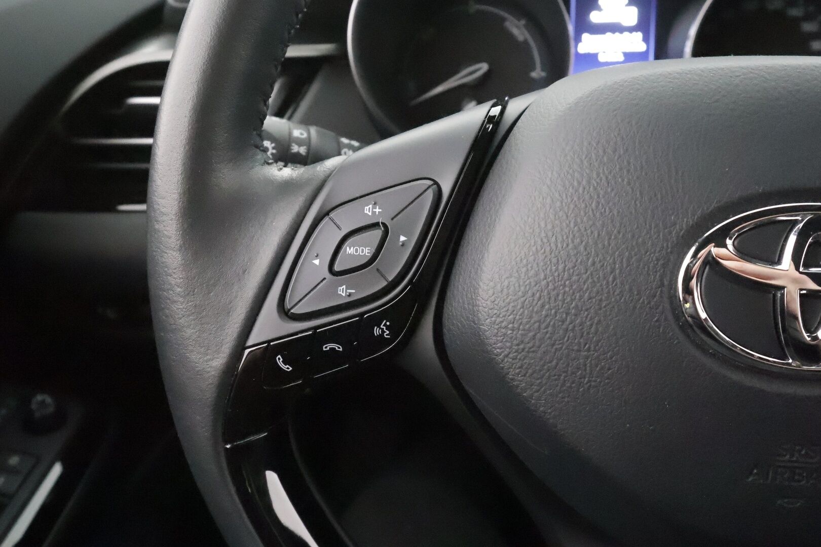 Toyota C-HR 2023 1,8 Hybrid Active - | ACC | LED | Facelift | P.kamera | Navi | Lämm. ratti | BSM | Keyless | Merkkihuollot | 2x renkaat aluin |