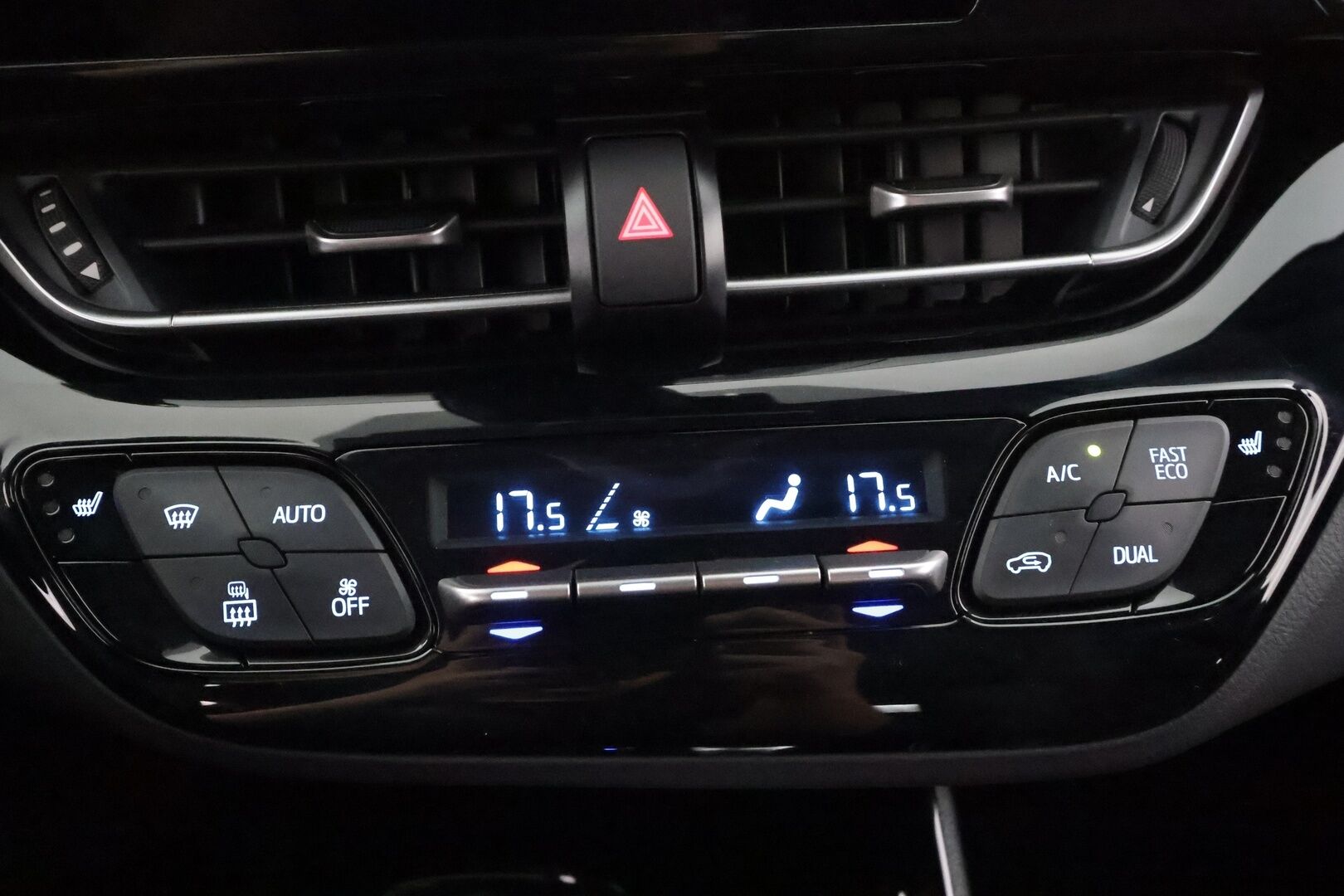 Toyota C-HR 2023 1,8 Hybrid Active - | ACC | LED | Facelift | P.kamera | Navi | Lämm. ratti | BSM | Keyless | Merkkihuollot | 2x renkaat aluin |