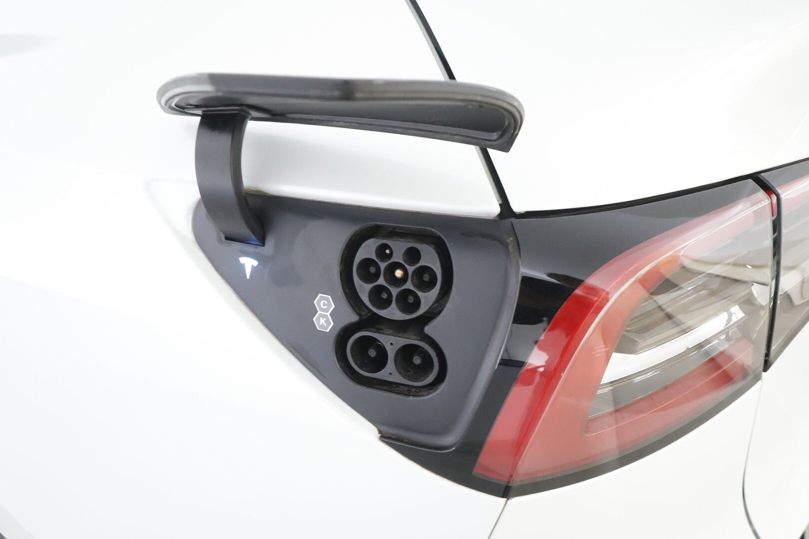 TESLA MODEL Y 2023 Long Range - | ILP | Lasikatto | ACC | Matrix-LED | Muistipenkki | P.Kamera | Premium Audio | Kaistavahti | Navi | Keyless |