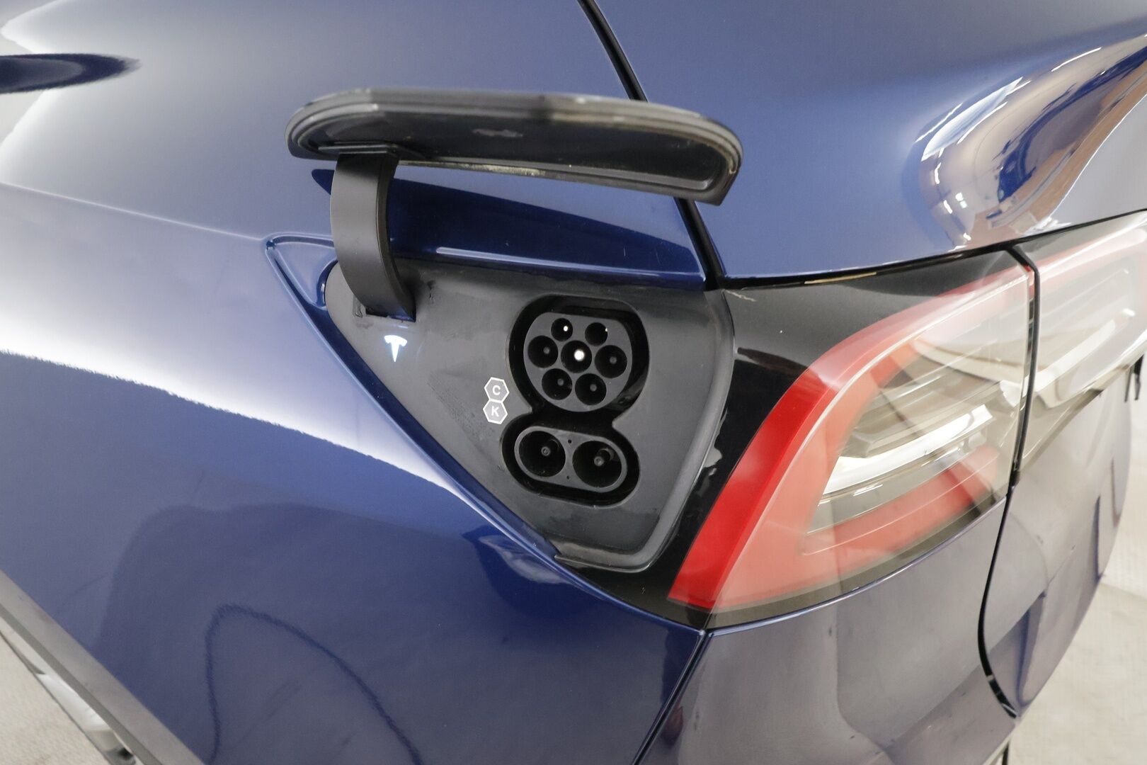 TESLA MODEL Y 2023 Long Range / Adapt.Vakkari / Lasikatto / Lämpöpumppu / TULOSSA // - | ACC | ILP | Ryzen | Matrix | Lasikatto | Premium audio | P.kamera | Akuston esilämmitys | ALV | 2x renkaat aluin | 
