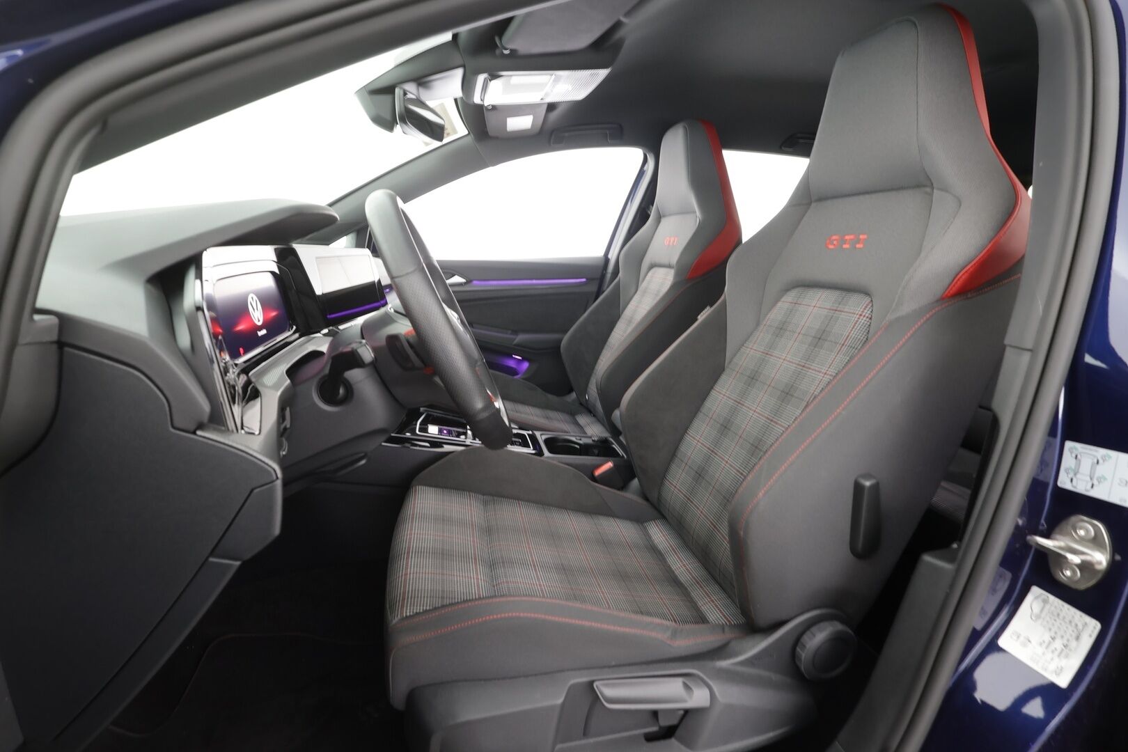 VOLKSWAGEN GOLF 2024 GTI 2.0 TSI 180kW DSG - | Digimittaristo | ACC | Travel assist | LED | P.kamera | Navi | Lämm. ratti | Ambient | 2x renkaat aluin | 