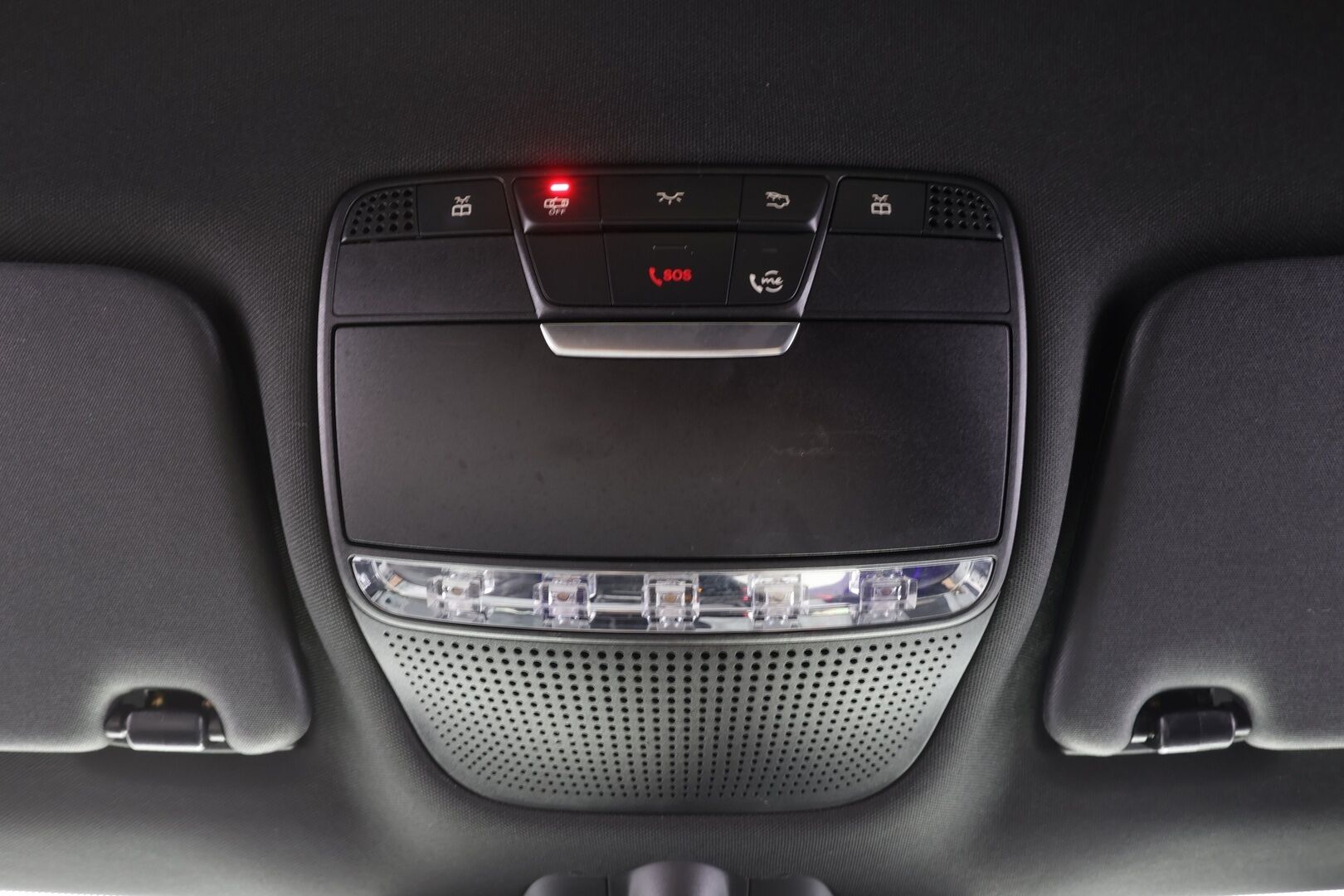 MERCEDES-BENZ EQC 2022 Edition 4Matic - | Distronic+ | Koukku | Multibeam | Keyless | P.kamera | Widescreen | Sporttipenkit | Navi | Akustiikkalasit | Kahdet renkaat aluvanteilla | Merkkihuollettu | 