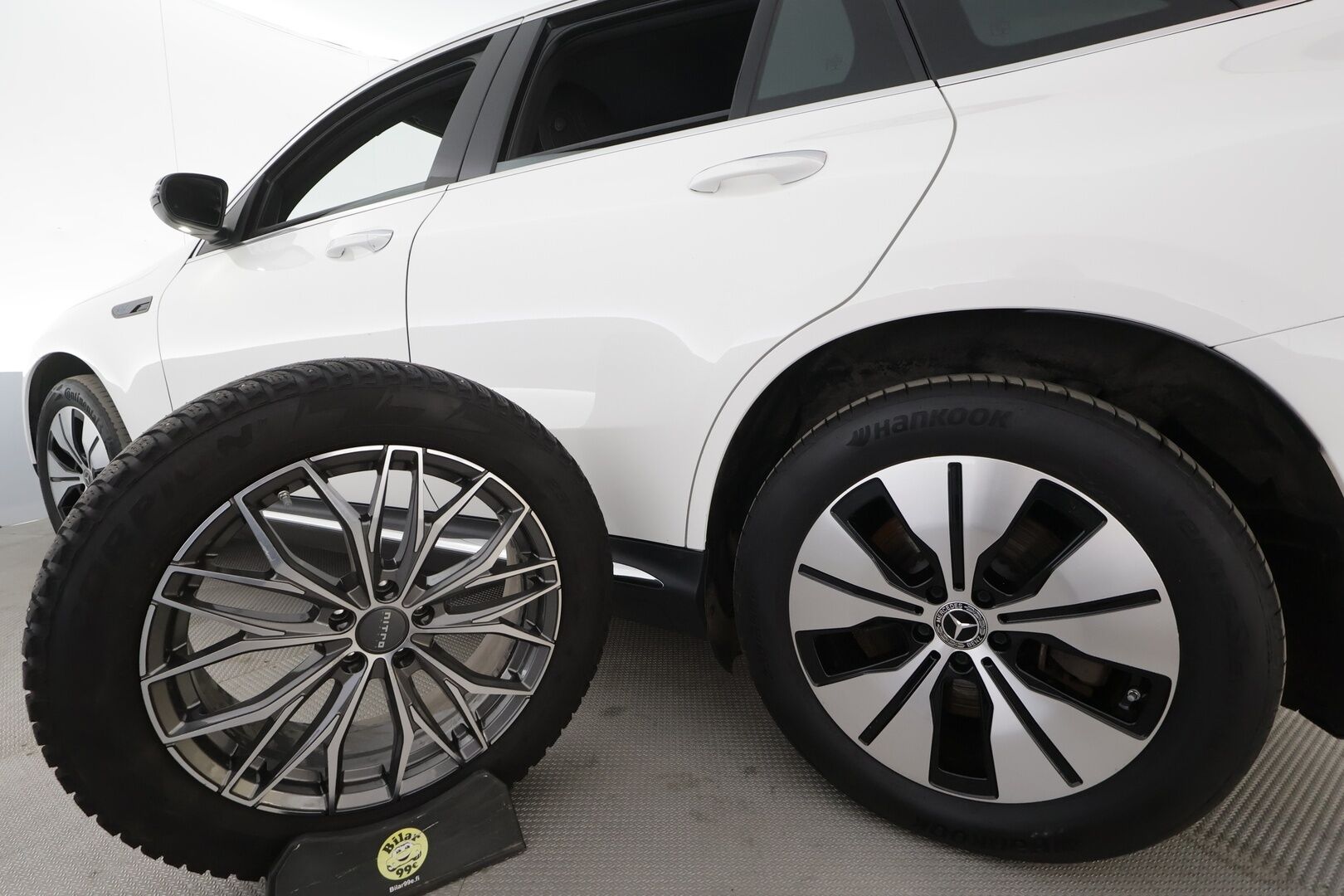 MERCEDES-BENZ EQC 2022 Edition 4Matic - | Distronic+ | Koukku | Multibeam | Keyless | P.kamera | Widescreen | Sporttipenkit | Navi | Akustiikkalasit | Kahdet renkaat aluvanteilla | Merkkihuollettu | 
