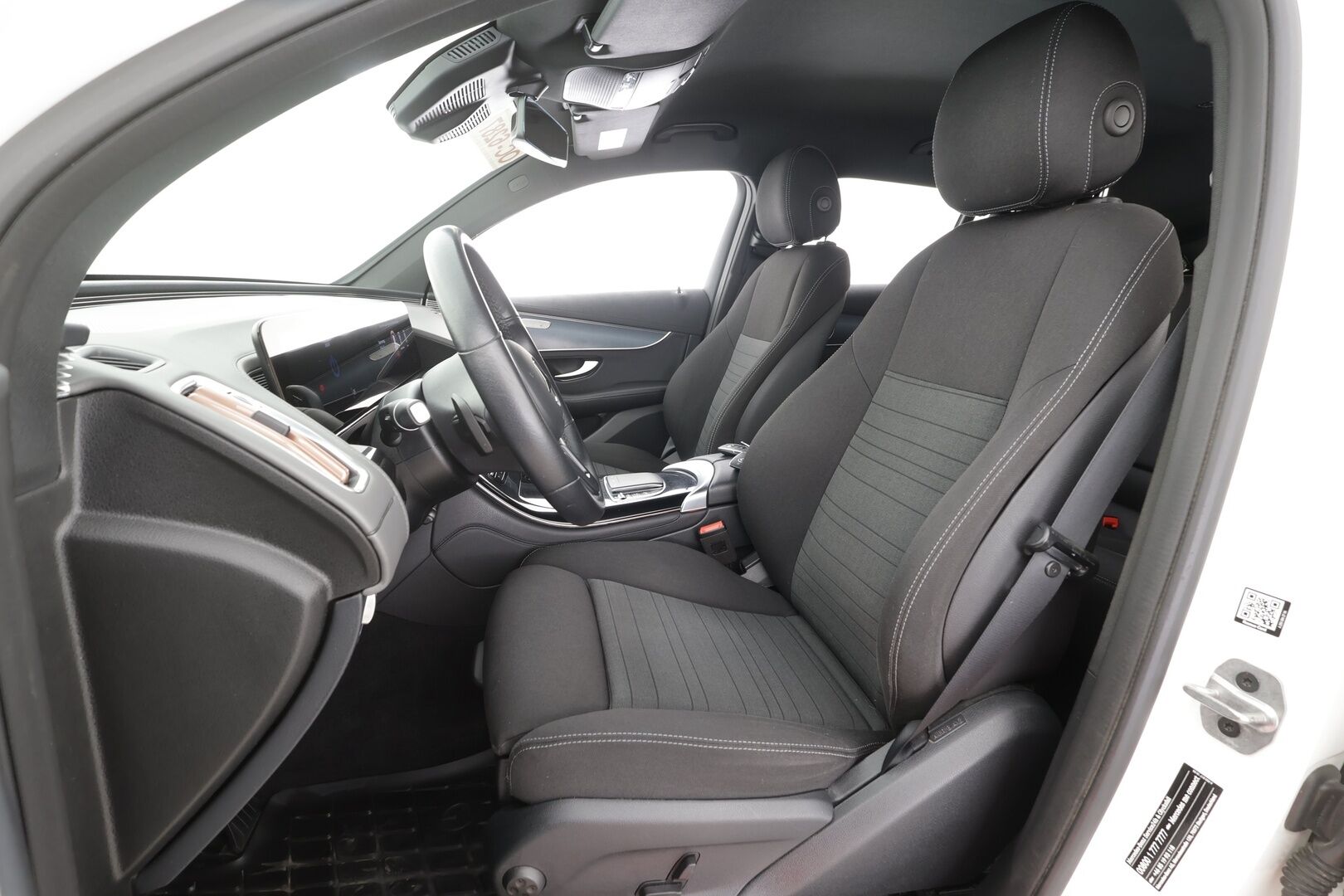 MERCEDES-BENZ EQC 2022 Edition 4Matic - | Distronic+ | Koukku | Multibeam | Keyless | P.kamera | Widescreen | Sporttipenkit | Navi | Akustiikkalasit | Kahdet renkaat aluvanteilla | Merkkihuollettu | 
