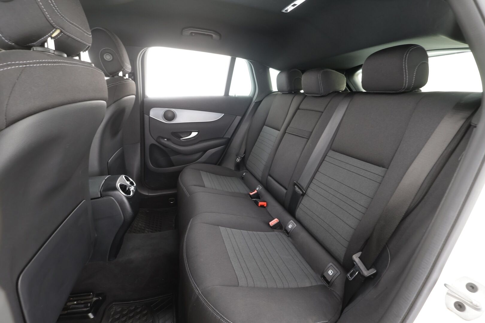 MERCEDES-BENZ EQC 2022 Edition 4Matic - | Distronic+ | Koukku | Multibeam | Keyless | P.kamera | Widescreen | Sporttipenkit | Navi | Akustiikkalasit | Kahdet renkaat aluvanteilla | Merkkihuollettu | 