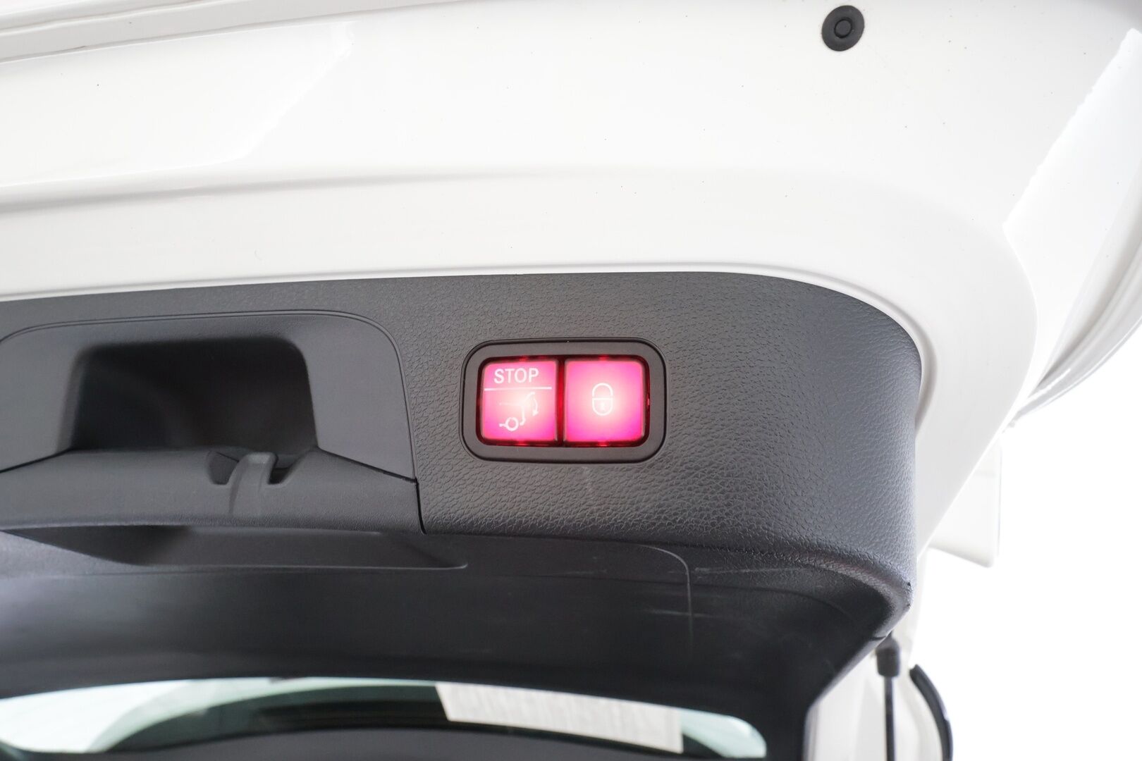 MERCEDES-BENZ EQC 2022 Edition 4Matic - | Distronic+ | Koukku | Multibeam | Keyless | P.kamera | Widescreen | Sporttipenkit | Navi | Akustiikkalasit | Kahdet renkaat aluvanteilla | Merkkihuollettu | 