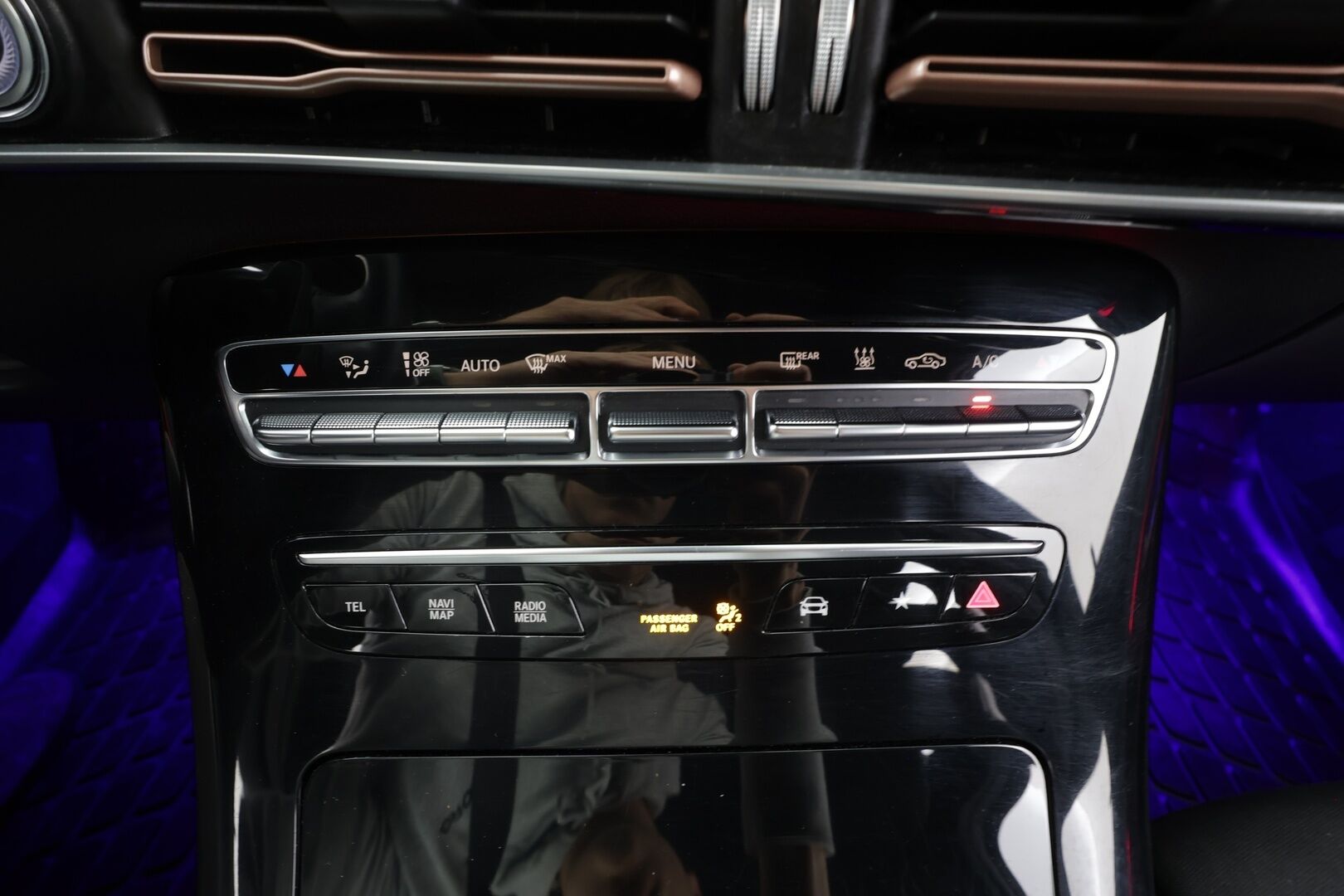 MERCEDES-BENZ EQC 2022 Edition 4Matic - | Distronic+ | Koukku | Multibeam | Keyless | P.kamera | Widescreen | Sporttipenkit | Navi | Akustiikkalasit | Kahdet renkaat aluvanteilla | Merkkihuollettu | 