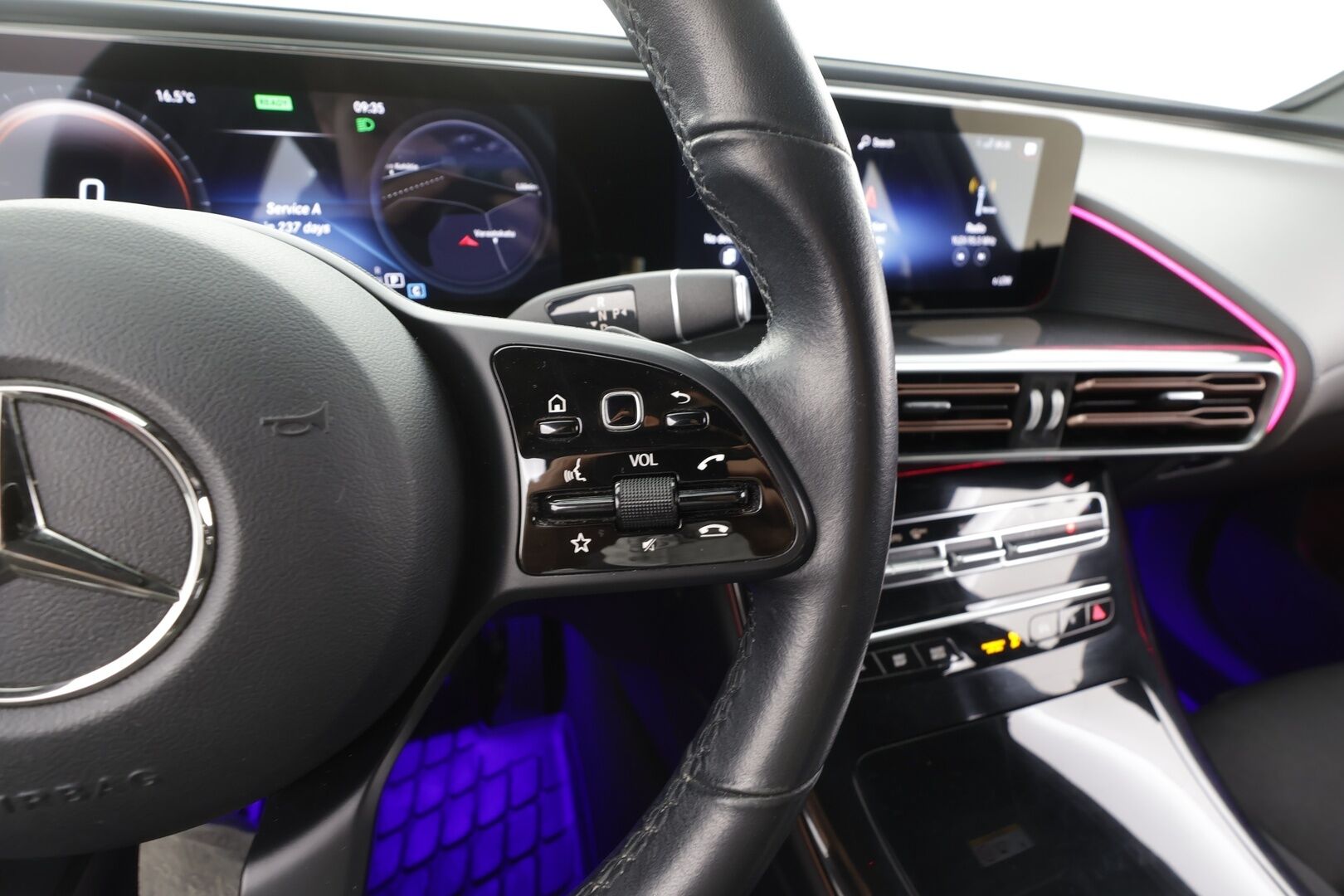 MERCEDES-BENZ EQC 2022 Edition 4Matic - | Distronic+ | Koukku | Multibeam | Keyless | P.kamera | Widescreen | Sporttipenkit | Navi | Akustiikkalasit | Kahdet renkaat aluvanteilla | Merkkihuollettu | 