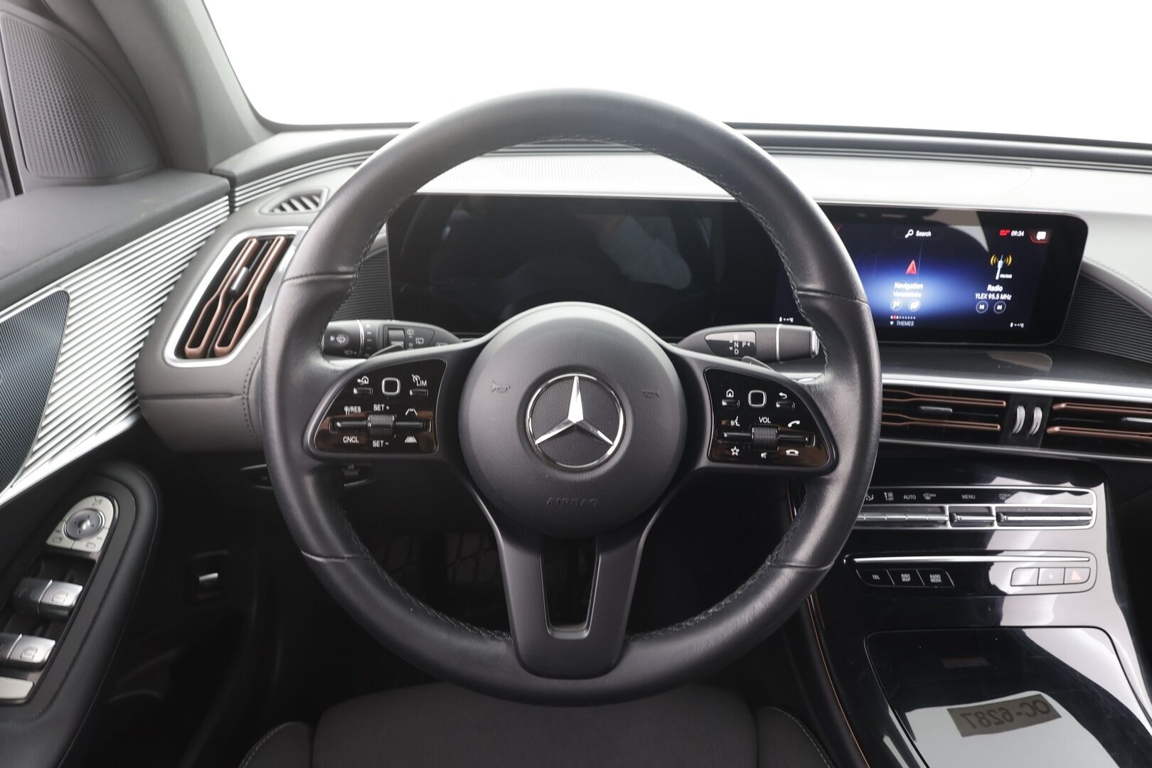 MERCEDES-BENZ EQC 2022 Edition 4Matic - | Distronic+ | Koukku | Multibeam | Keyless | P.kamera | Widescreen | Sporttipenkit | Navi | Akustiikkalasit | Kahdet renkaat aluvanteilla | Merkkihuollettu | 