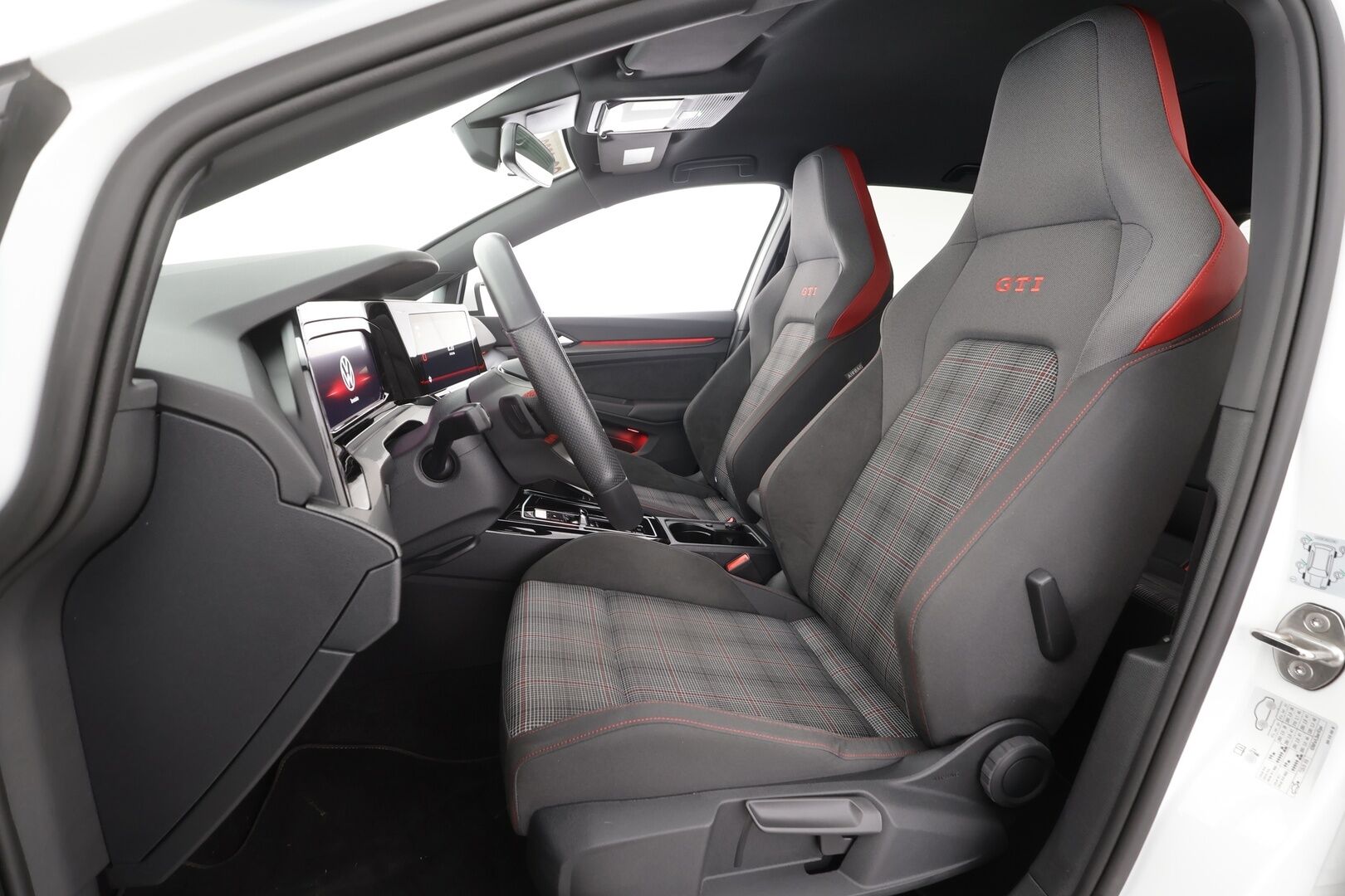 VOLKSWAGEN GOLF 2024 GTI 2,0 TSI 180 kW DSG-automaatti - Adapt.Vakkari | Peruutuskamera | Facelift | LED | Digimittari | ALV | Navi | KeylessGo | Näyttävä!