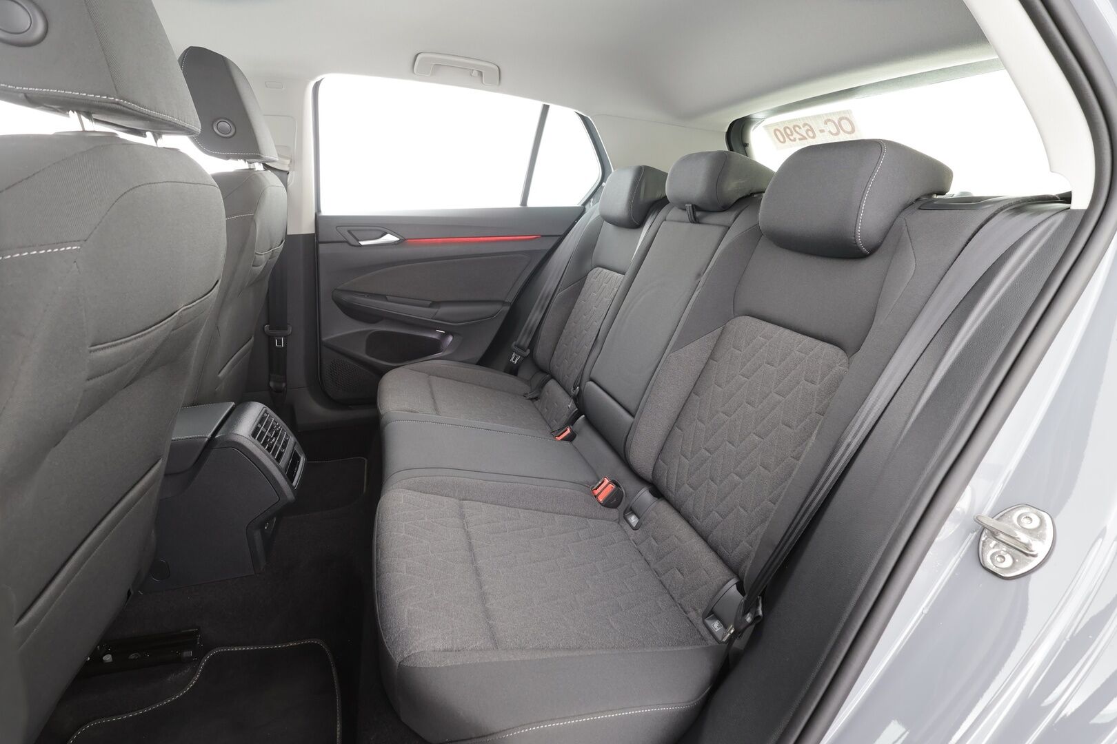 VOLKSWAGEN GOLF 2025 1.5 eHybrid 150kW DSG / ACC / LED-ajovalot / Pysäköinti tutkat ed. ja takana - | ACC | Pikalataus | Facelift | LED | Digimittaristo | Ambient | Tutkat | Lämm. ratti | Lane assist | 2x renkaat aluin | 