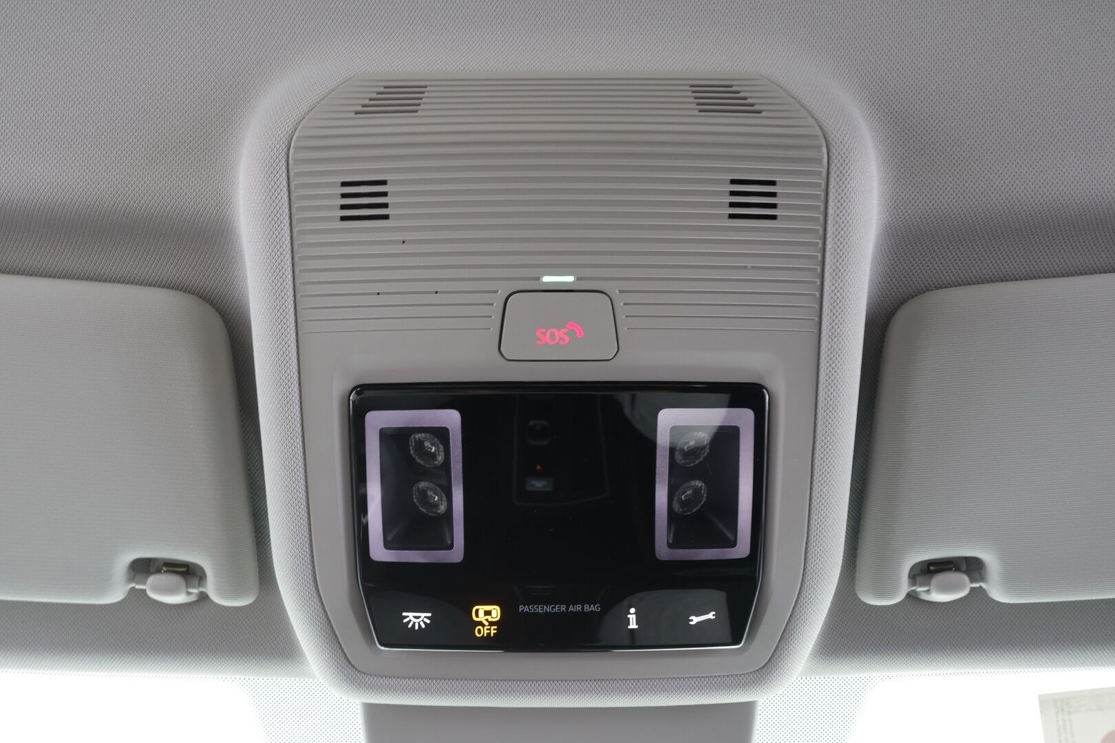 VOLKSWAGEN GOLF 2025 1.5 eHybrid 150kW DSG / ACC / LED-ajovalot / Pysäköinti tutkat ed. ja takana - | ACC | Pikalataus | Facelift | LED | Digimittaristo | Ambient | Tutkat | Lämm. ratti | Lane assist | 2x renkaat aluin | 