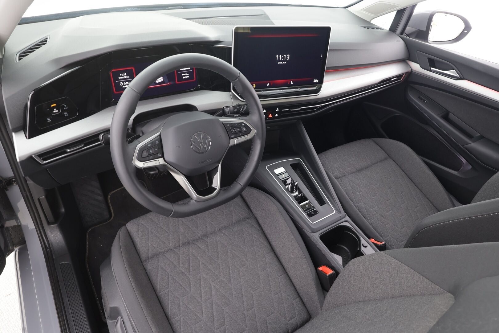 VOLKSWAGEN GOLF 2025 1.5 eHybrid 150kW DSG / ACC / LED-ajovalot / Pysäköinti tutkat ed. ja takana - | ACC | Pikalataus | Facelift | LED | Digimittaristo | Ambient | Tutkat | Lämm. ratti | Lane assist | 2x renkaat aluin | 