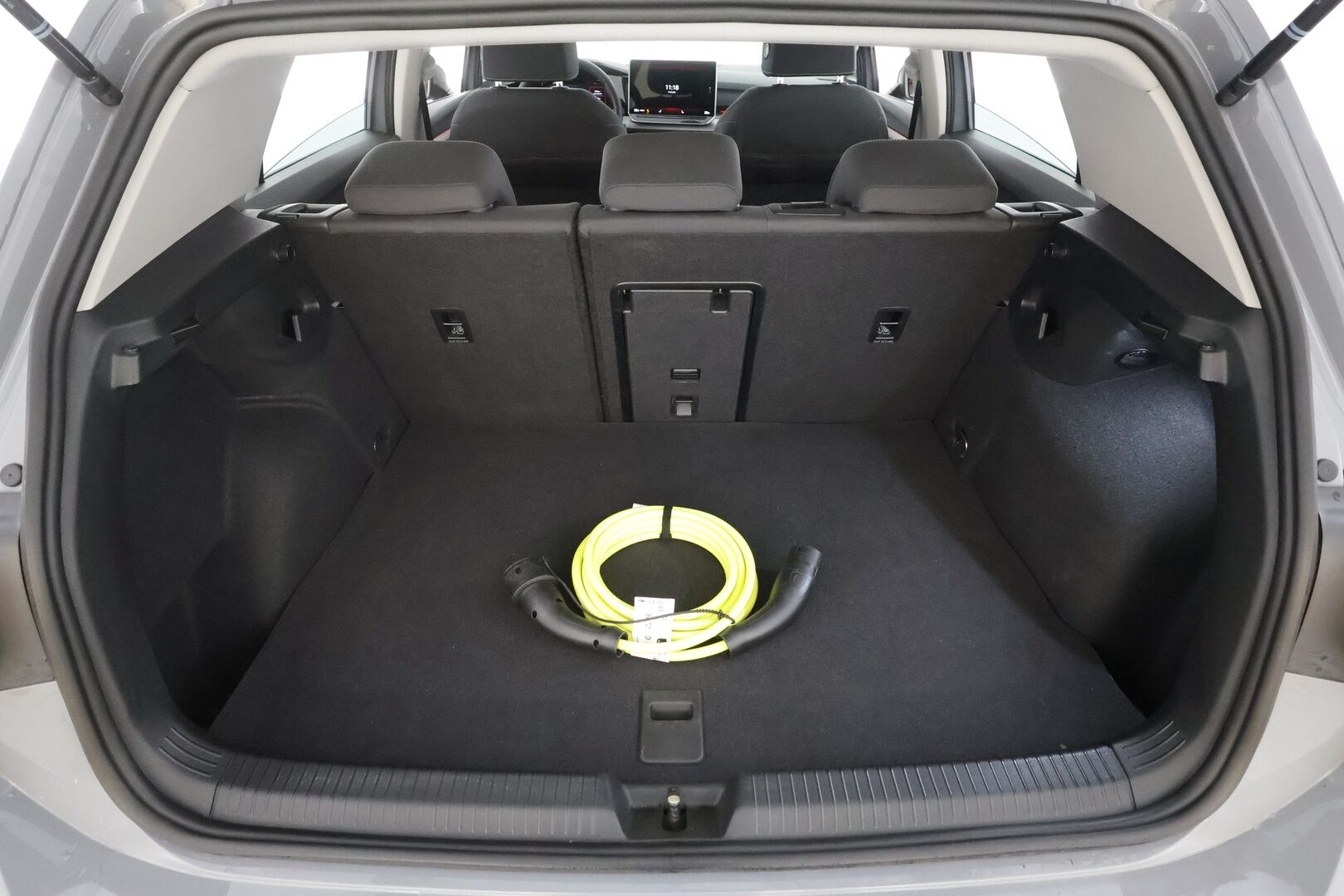 VOLKSWAGEN GOLF 2025 1.5 eHybrid 150kW DSG / ACC / LED-ajovalot / Pysäköinti tutkat ed. ja takana - | ACC | Pikalataus | Facelift | LED | Digimittaristo | Ambient | Tutkat | Lämm. ratti | Lane assist | 2x renkaat aluin | 