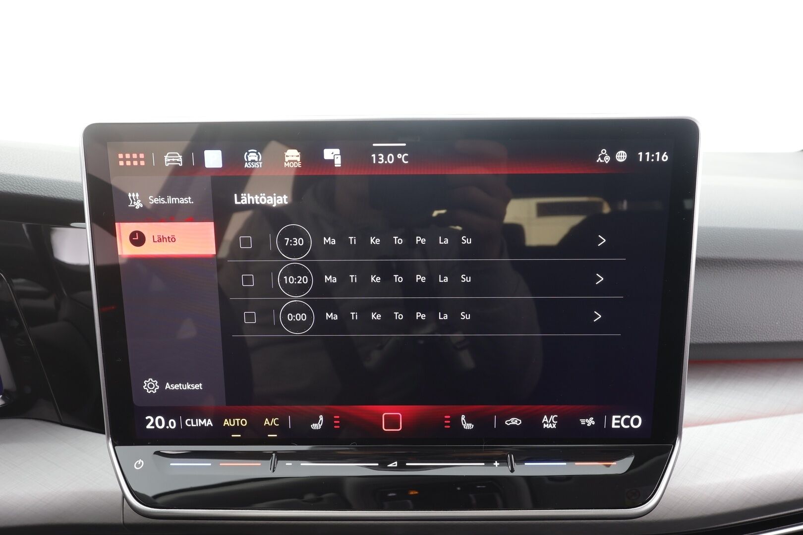 VOLKSWAGEN GOLF 2025 1.5 eHybrid 150kW DSG / ACC / LED-ajovalot / Pysäköinti tutkat ed. ja takana - | ACC | Pikalataus | Facelift | LED | Digimittaristo | Ambient | Tutkat | Lämm. ratti | Lane assist | 2x renkaat aluin | 