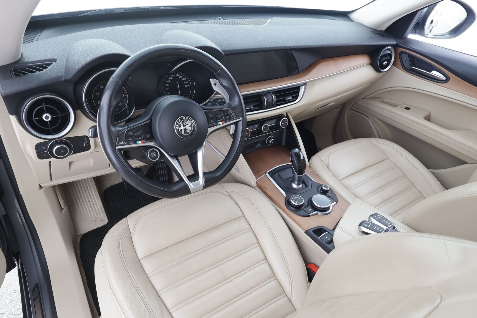 ALFA ROMEO STELVIO 2018 2,0 Bensiini 280hp AT8 AWD Super - | Muistipenkki | P.Kamera | Xenon | Kaistavahti | Katveavustin | Navi | Keyless | Kahdet renkaat | 