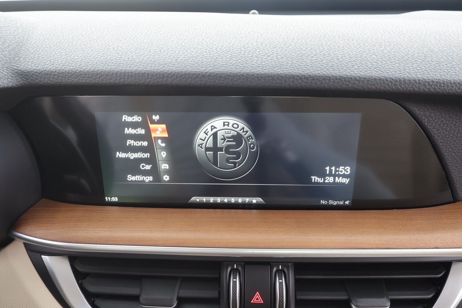 ALFA ROMEO STELVIO 2018 2,0 Bensiini 280hp AT8 AWD Super - | Muistipenkki | P.Kamera | Xenon | Kaistavahti | Katveavustin | Navi | Keyless | Kahdet renkaat | 