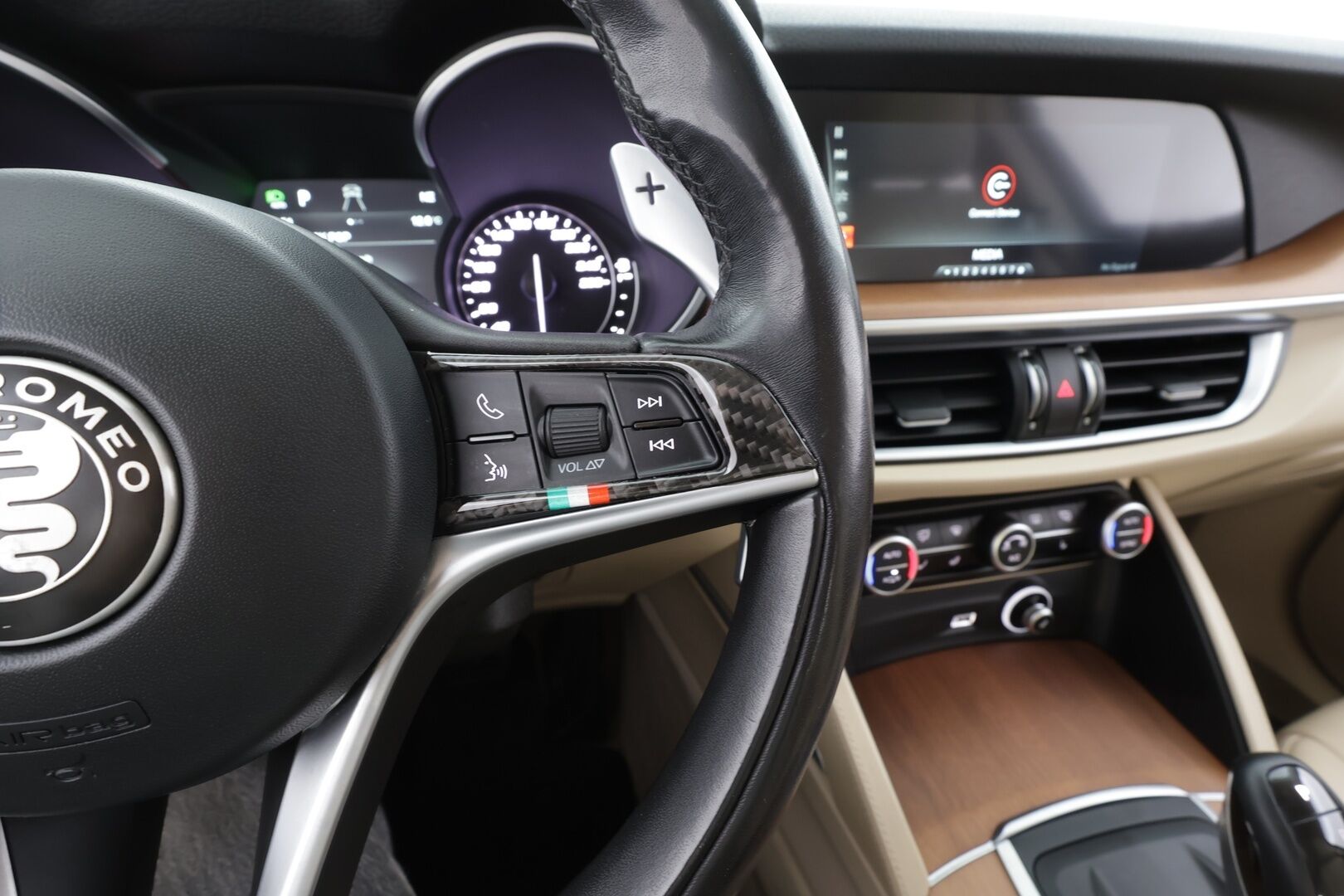 ALFA ROMEO STELVIO 2018 2,0 Bensiini 280hp AT8 AWD Super - | Muistipenkki | P.Kamera | Xenon | Kaistavahti | Katveavustin | Navi | Keyless | Kahdet renkaat | 