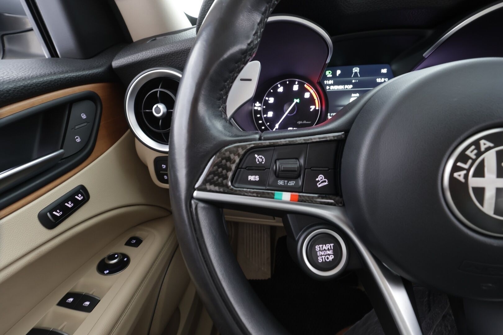 ALFA ROMEO STELVIO 2018 2,0 Bensiini 280hp AT8 AWD Super - | Muistipenkki | P.Kamera | Xenon | Kaistavahti | Katveavustin | Navi | Keyless | Kahdet renkaat | 