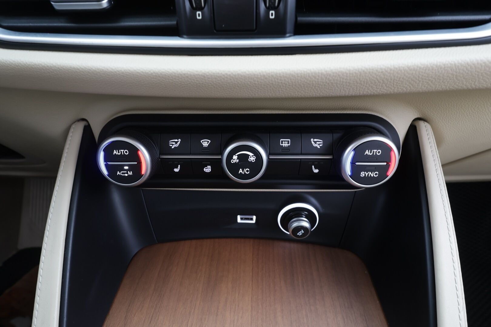 ALFA ROMEO STELVIO 2018 2,0 Bensiini 280hp AT8 AWD Super - | Muistipenkki | P.Kamera | Xenon | Kaistavahti | Katveavustin | Navi | Keyless | Kahdet renkaat | 