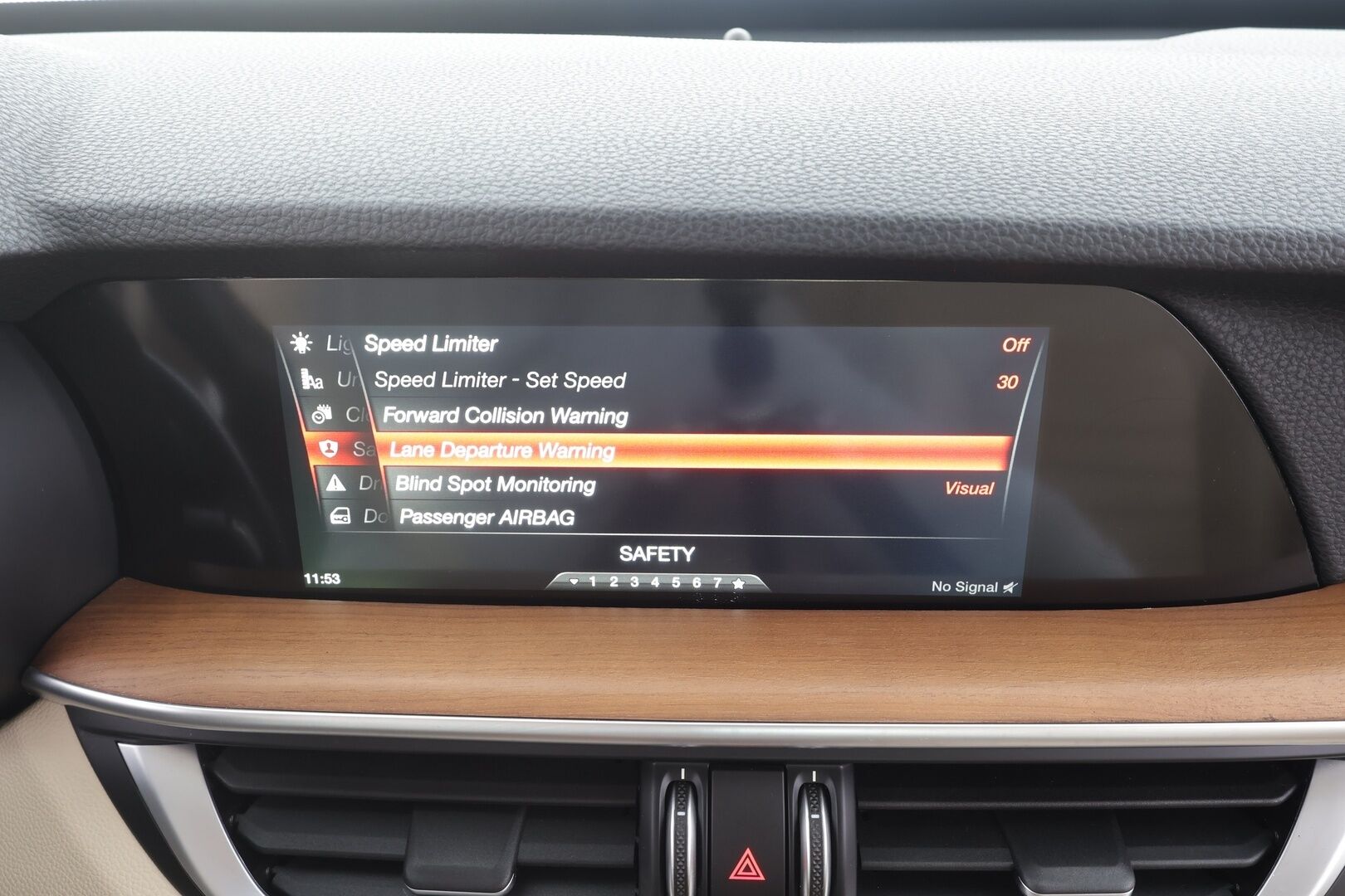 ALFA ROMEO STELVIO 2018 2,0 Bensiini 280hp AT8 AWD Super - | Muistipenkki | P.Kamera | Xenon | Kaistavahti | Katveavustin | Navi | Keyless | Kahdet renkaat | 