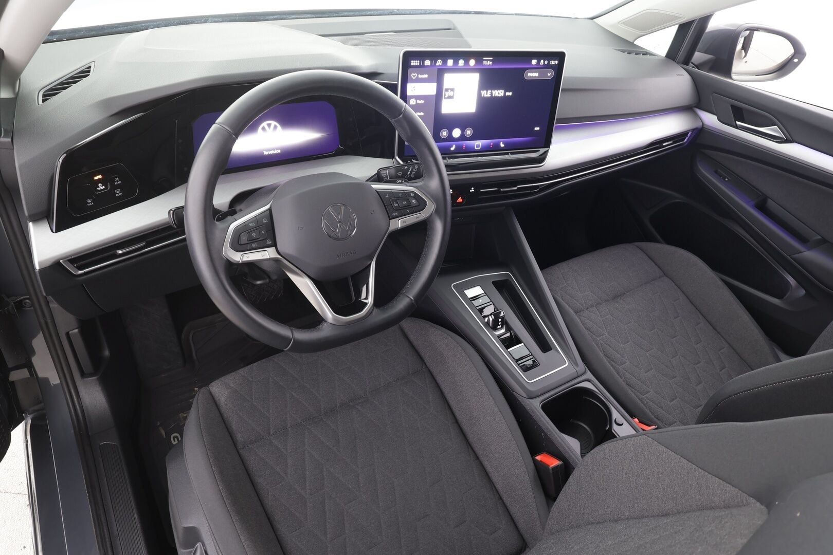 VOLKSWAGEN GOLF 2025 Life 1,5 eTSI 110 kW (MHEV) DSG - | ACC | Vetokoukku | LED | P.Kamera | Digimittaristo | Apple&Android |