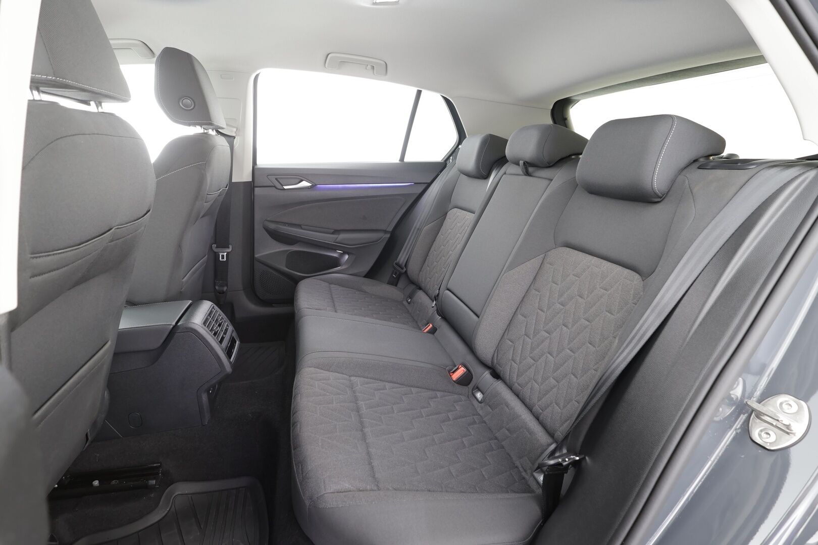 VOLKSWAGEN GOLF 2025 Life 1,5 eTSI 110 kW (MHEV) DSG - | ACC | Vetokoukku | LED | P.Kamera | Digimittaristo | Apple&Android |