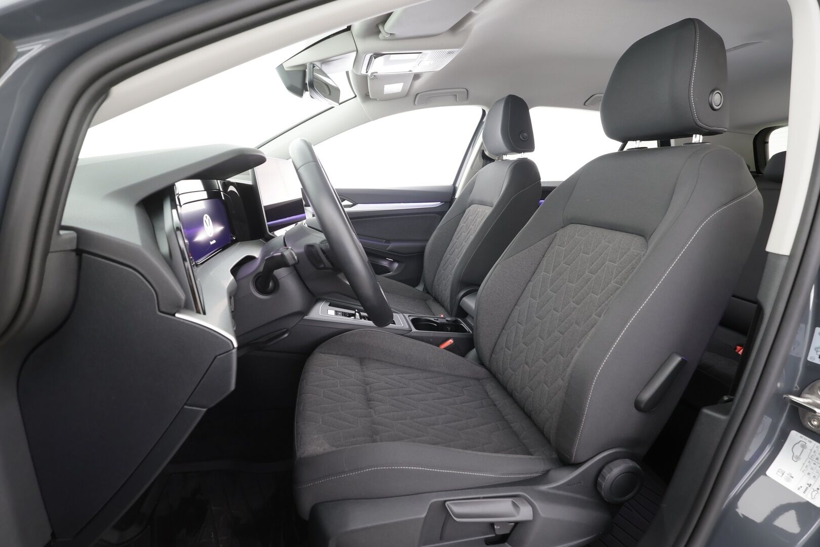VOLKSWAGEN GOLF 2025 Life 1,5 eTSI 110 kW (MHEV) DSG - | ACC | Vetokoukku | LED | P.Kamera | Digimittaristo | Apple&Android |