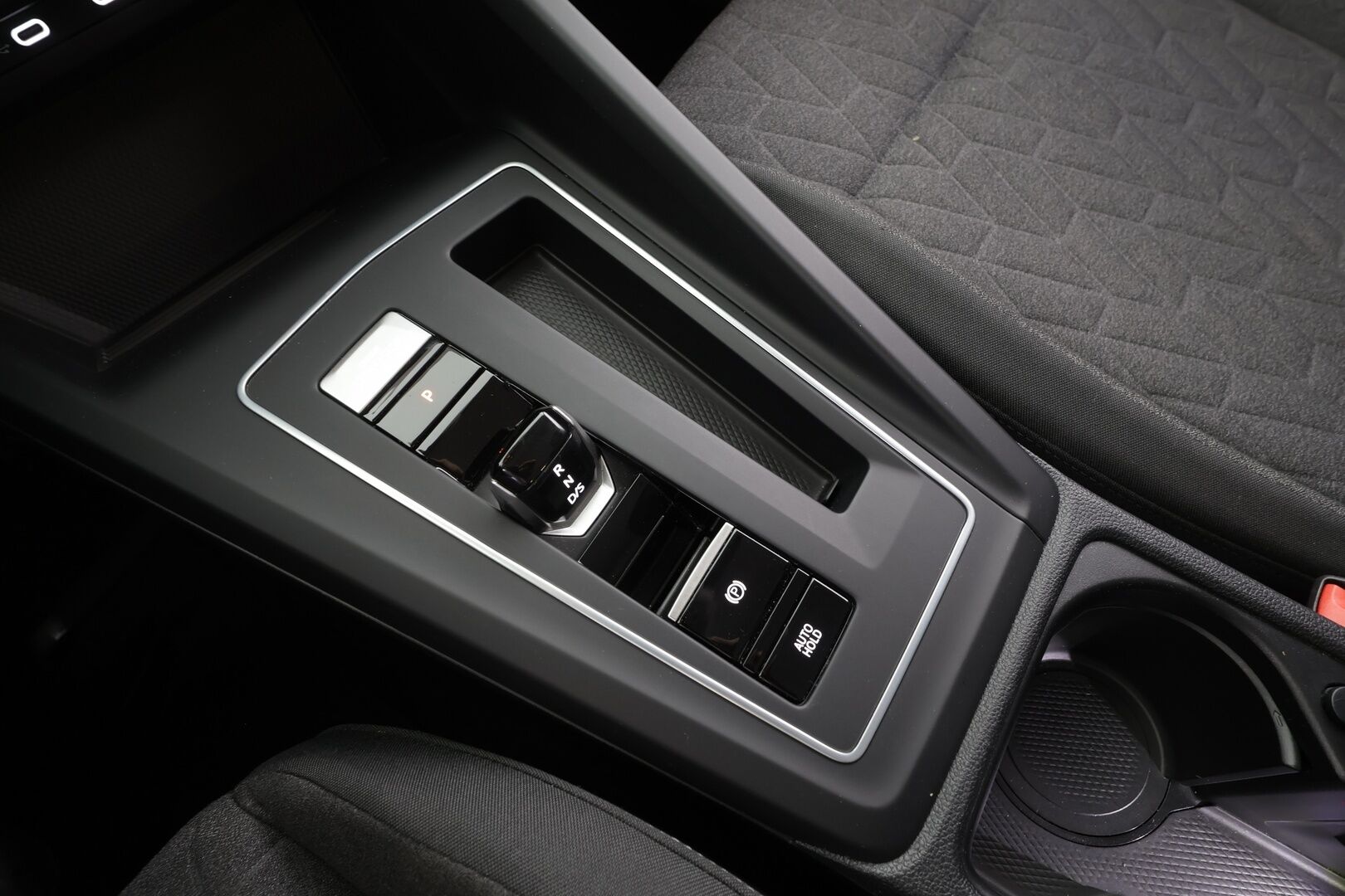 VOLKSWAGEN GOLF 2025 Life 1,5 eTSI 110 kW (MHEV) DSG - | ACC | Vetokoukku | LED | P.Kamera | Digimittaristo | Apple&Android |
