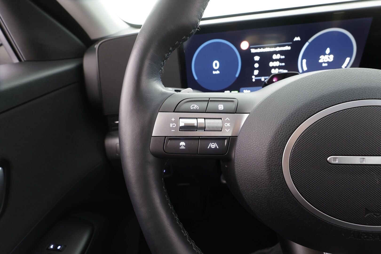 HYUNDAI KONA ELECTRIC 2024 48 kWh 156 hv Comfort - | ACC | ILP | LED | Keyless | P.kamera | Lane assist | Lämm. ratti | Akuston esilämmitys | Apple & Android | ALV | 