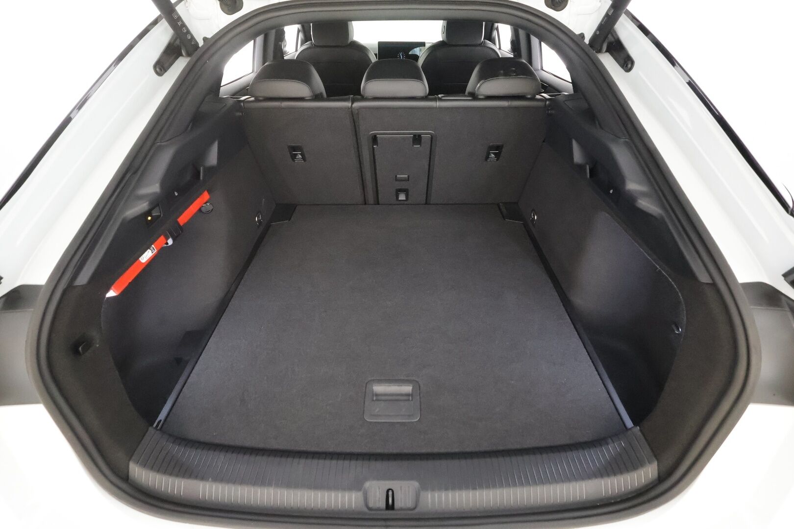 VOLKSWAGEN ID.7 2024 Pro 82kWh 210kW - | ACC | HUD | H&K | Ilm. Sporttipenkit muistilla | 360° | Matrix | Koukku | Travel assist | Nahka-alcantara | Ambient | 