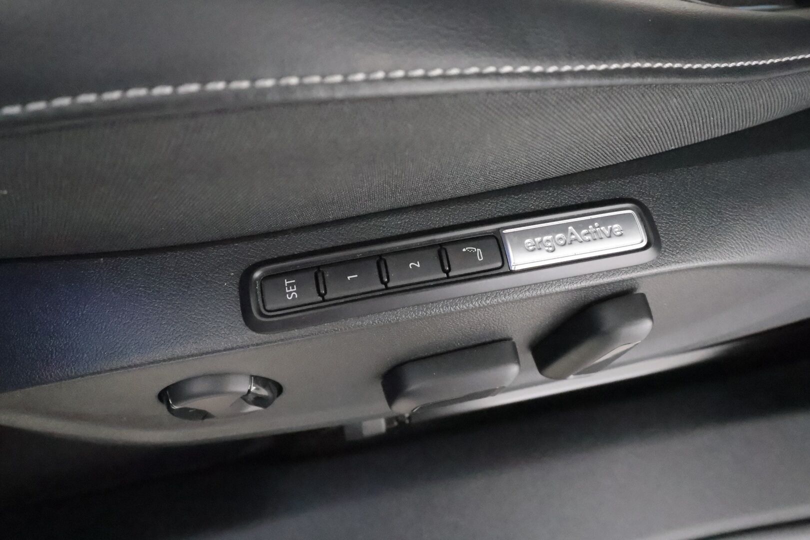 VOLKSWAGEN ID.7 2024 Pro 82kWh 210kW - | ACC | HUD | H&K | Ilm. Sporttipenkit muistilla | 360° | Matrix | Koukku | Travel assist | Nahka-alcantara | Ambient | 