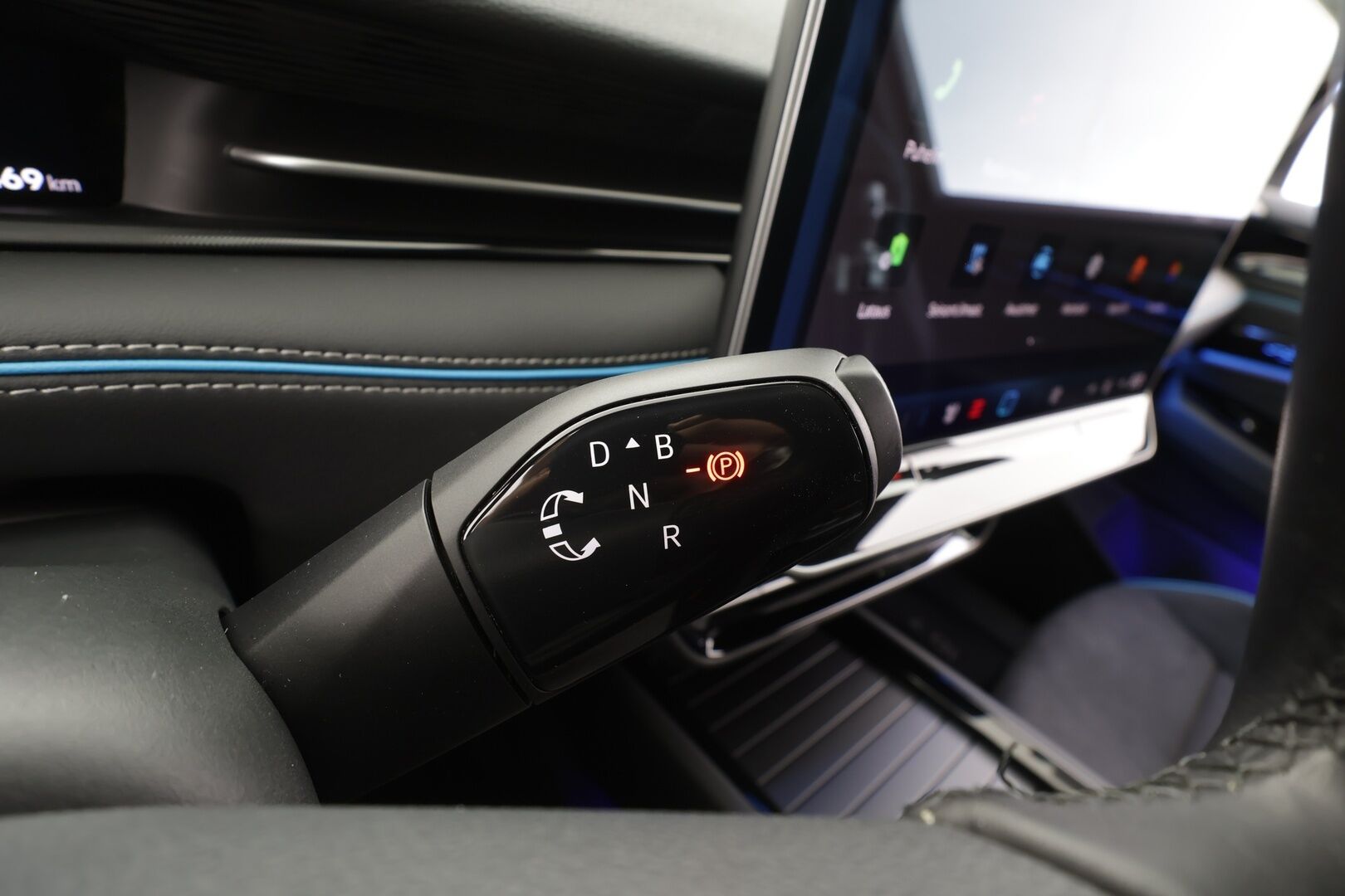 VOLKSWAGEN ID.7 2024 Pro 82kWh 210kW - | ACC | HUD | H&K | Ilm. Sporttipenkit muistilla | 360° | Matrix | Koukku | Travel assist | Nahka-alcantara | Ambient | 
