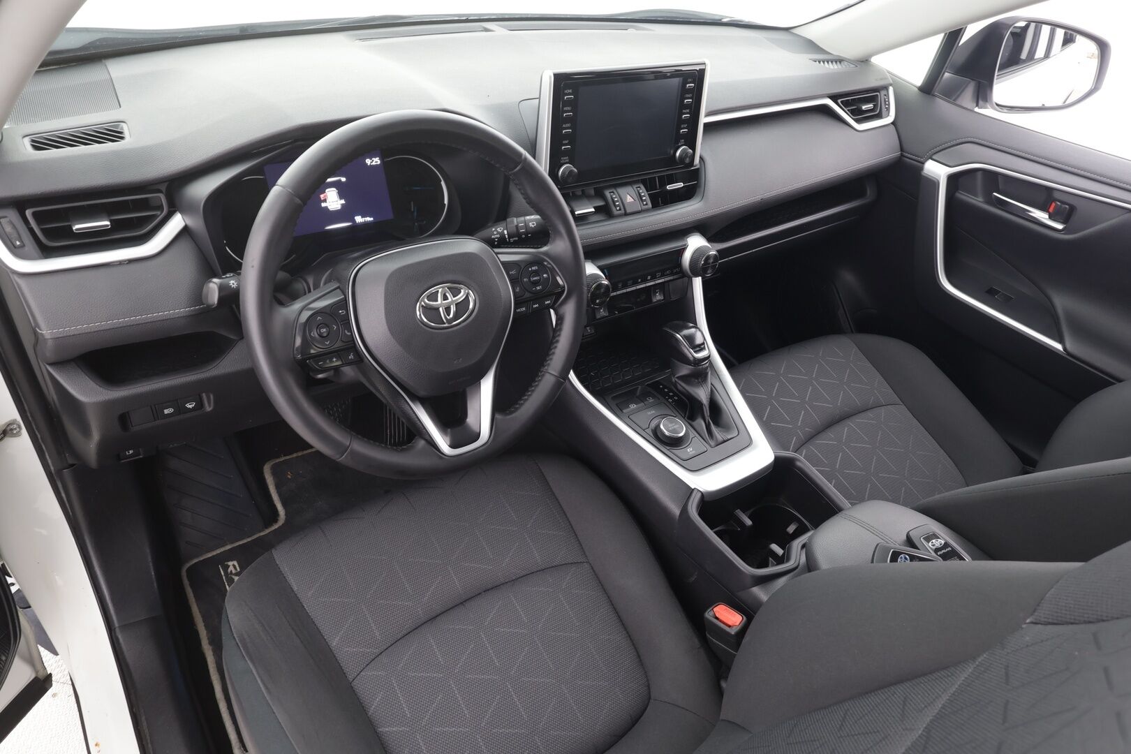 TOYOTA RAV4 2023 2,5 Hybrid AWD-i Active - Adapt.Vakkari | Peruutuskamera | Lohko&Sisäpistoke | Apple&Android | Adapt.LED | 2x Renkaat Aluvantein | Huippusiisti!