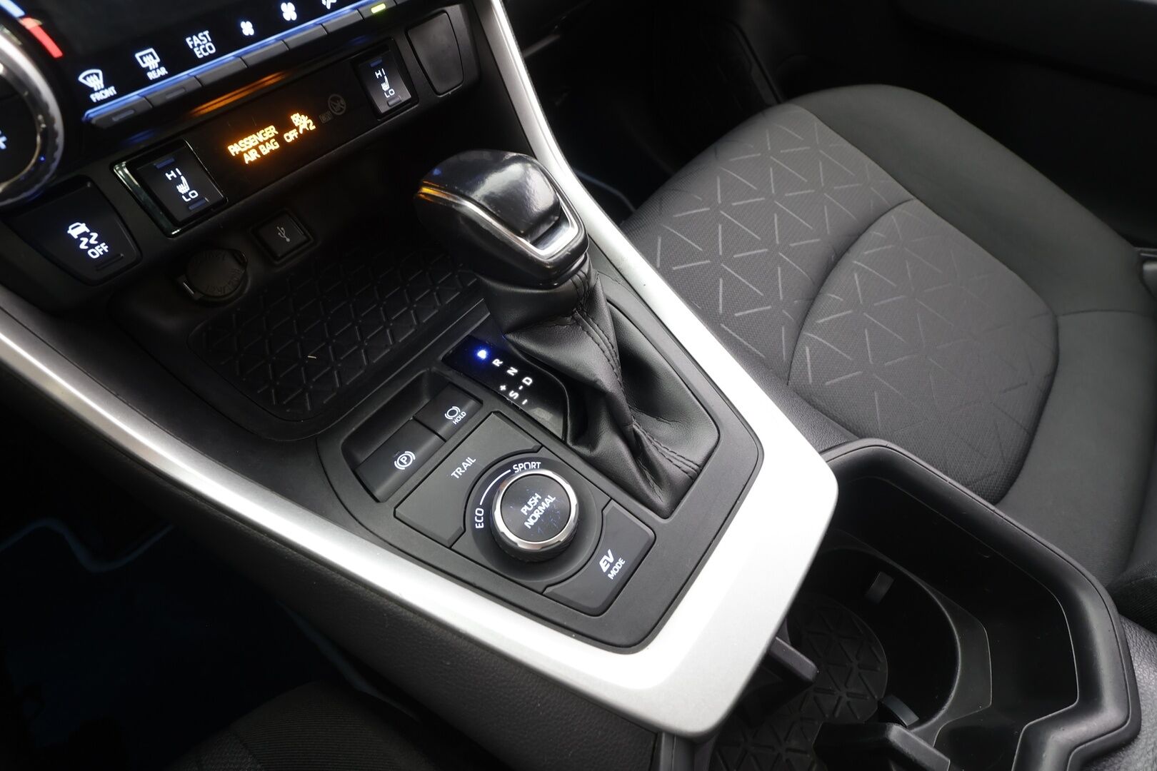 TOYOTA RAV4 2023 2,5 Hybrid AWD-i Active - Adapt.Vakkari | Peruutuskamera | Lohko&Sisäpistoke | Apple&Android | Adapt.LED | 2x Renkaat Aluvantein | Huippusiisti!