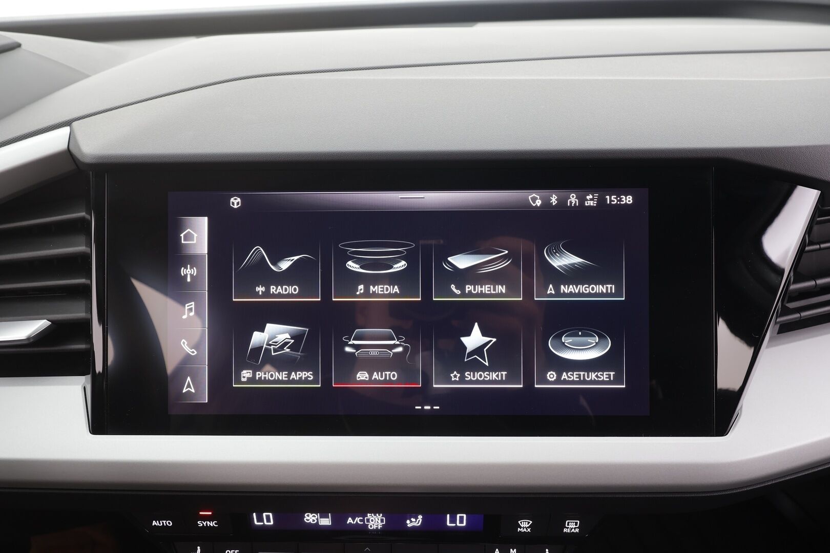 AUDI Q4 E-TRON 2023 40 e-tron - | ILP | Koukku | ACC | Matrix-LED | P.Kamera | Kaistavahti | Apple&Android | Merkkihuollot | 2x Latauskaapelit